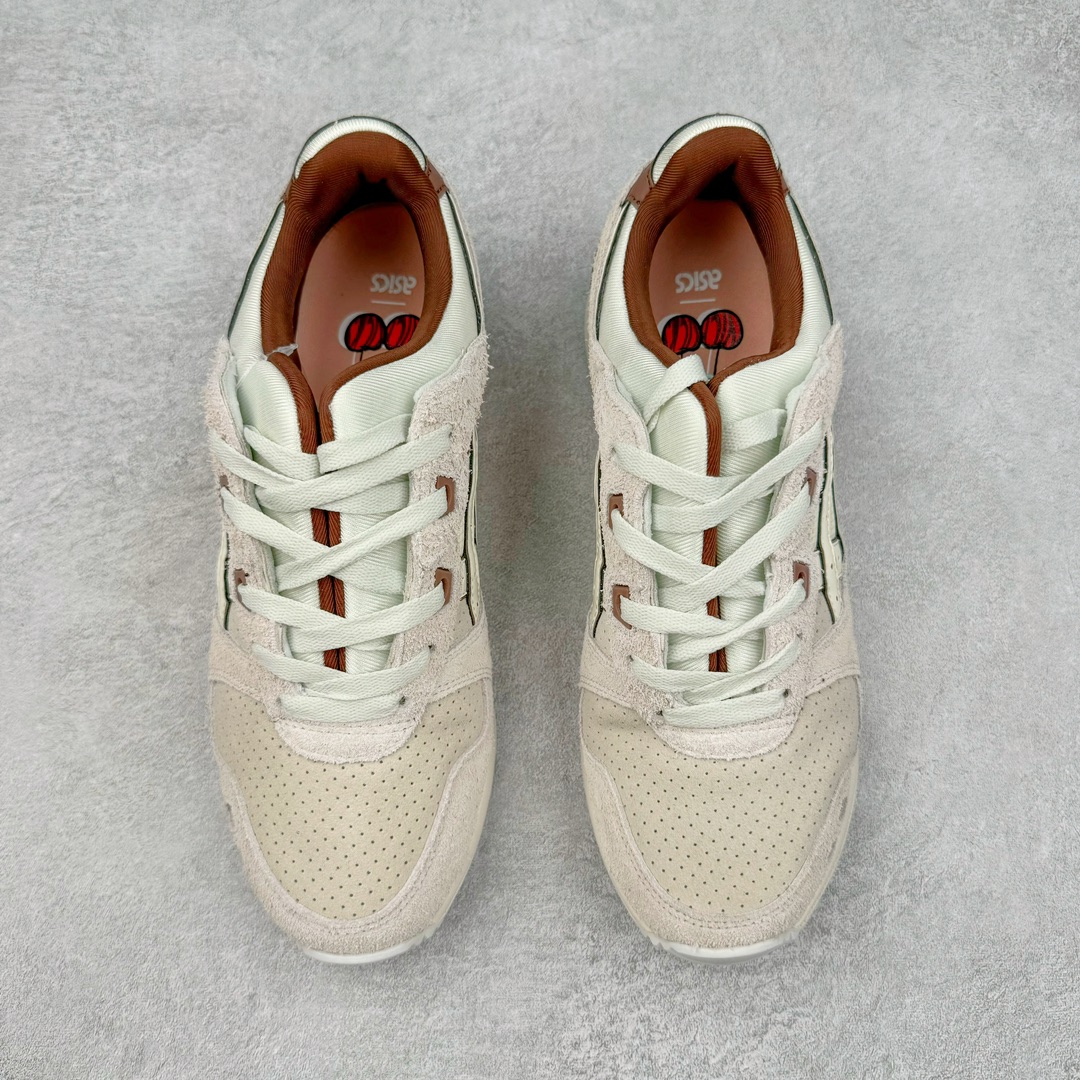 图片[2]-＃纯原福利 Asics Gel-Lyte III 亚瑟士3代系列低帮经典复古休闲运动跑步鞋 伴随着复古跑鞋的再度盛行，让不少运动品牌都将自家经典鞋款重新带回，ASICS 亚瑟士这两年受到众多球鞋爱好者追捧。近期，ASICS 亚瑟士以自己经典的 GEL-LYTE III OG 为蓝本推出了两双全新配色。第一双选择了灰色、藏蓝色和蒂芙尼蓝色拼接呈现，随之妆点一抹粉色，使整双鞋低调又不失细节。材质选择了大面积麂皮与网眼面料打造，保证了质感与透气性兼备。最后以略微泛黄的中底收尾，完善整体设计。另一双以深浅不同的卡其色打造鞋身，缀以淡紫色丰富鞋身细节，想必第一双会更加适合女生上脚。用料与上一双完全相同，提供了优秀的质感。尺码：36 37 37.5 38 39 39.5 40 40.5 41.5 42 42.5 43.5 44 45-选品中心