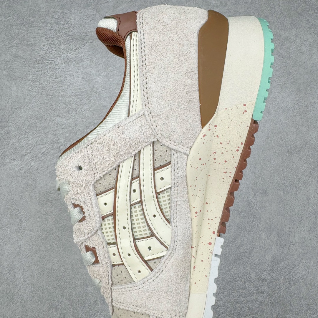 图片[7]-＃纯原福利 Asics Gel-Lyte III 亚瑟士3代系列低帮经典复古休闲运动跑步鞋 伴随着复古跑鞋的再度盛行，让不少运动品牌都将自家经典鞋款重新带回，ASICS 亚瑟士这两年受到众多球鞋爱好者追捧。近期，ASICS 亚瑟士以自己经典的 GEL-LYTE III OG 为蓝本推出了两双全新配色。第一双选择了灰色、藏蓝色和蒂芙尼蓝色拼接呈现，随之妆点一抹粉色，使整双鞋低调又不失细节。材质选择了大面积麂皮与网眼面料打造，保证了质感与透气性兼备。最后以略微泛黄的中底收尾，完善整体设计。另一双以深浅不同的卡其色打造鞋身，缀以淡紫色丰富鞋身细节，想必第一双会更加适合女生上脚。用料与上一双完全相同，提供了优秀的质感。尺码：36 37 37.5 38 39 39.5 40 40.5 41.5 42 42.5 43.5 44 45-选品中心