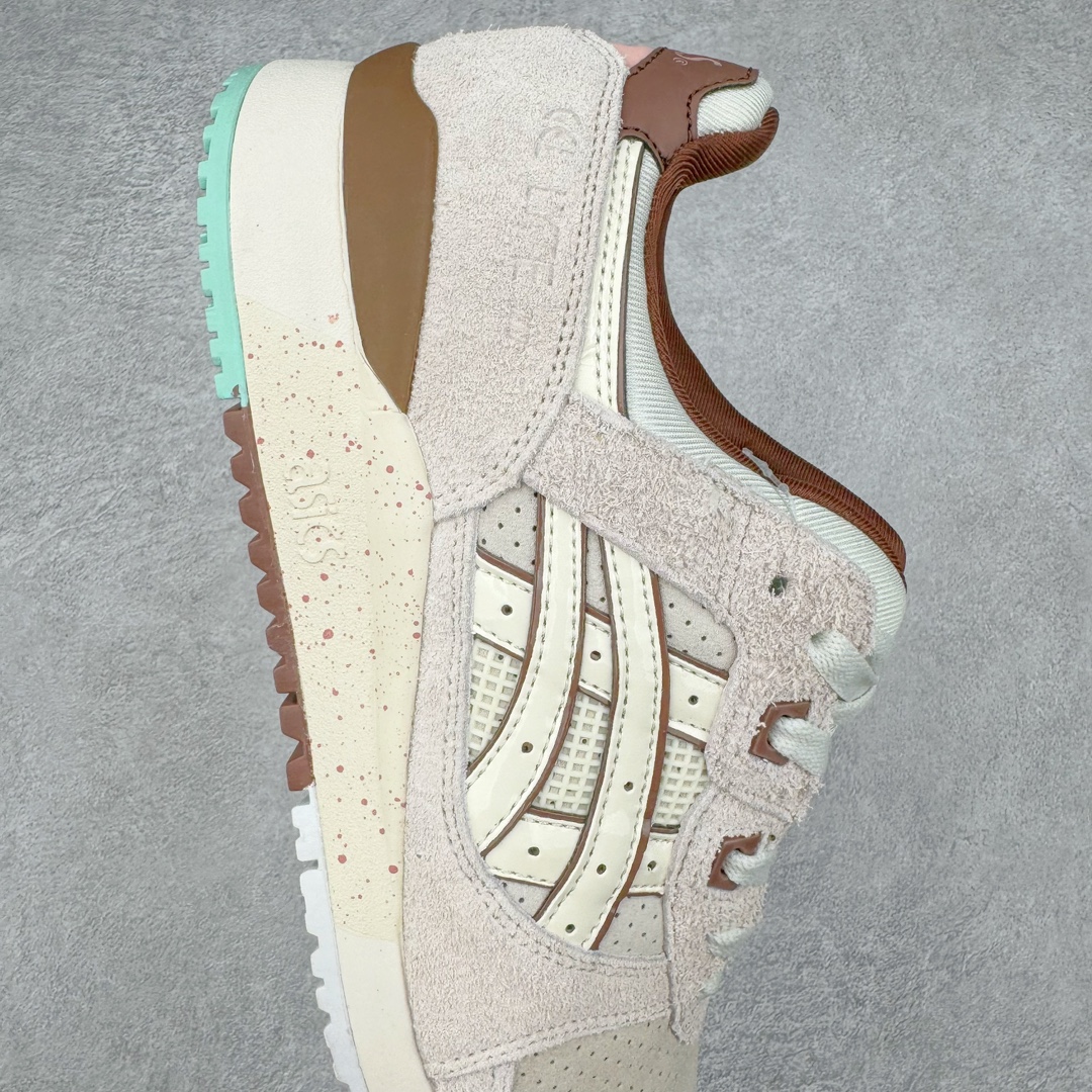 图片[6]-＃纯原福利 Asics Gel-Lyte III 亚瑟士3代系列低帮经典复古休闲运动跑步鞋 伴随着复古跑鞋的再度盛行，让不少运动品牌都将自家经典鞋款重新带回，ASICS 亚瑟士这两年受到众多球鞋爱好者追捧。近期，ASICS 亚瑟士以自己经典的 GEL-LYTE III OG 为蓝本推出了两双全新配色。第一双选择了灰色、藏蓝色和蒂芙尼蓝色拼接呈现，随之妆点一抹粉色，使整双鞋低调又不失细节。材质选择了大面积麂皮与网眼面料打造，保证了质感与透气性兼备。最后以略微泛黄的中底收尾，完善整体设计。另一双以深浅不同的卡其色打造鞋身，缀以淡紫色丰富鞋身细节，想必第一双会更加适合女生上脚。用料与上一双完全相同，提供了优秀的质感。尺码：36 37 37.5 38 39 39.5 40 40.5 41.5 42 42.5 43.5 44 45-选品中心