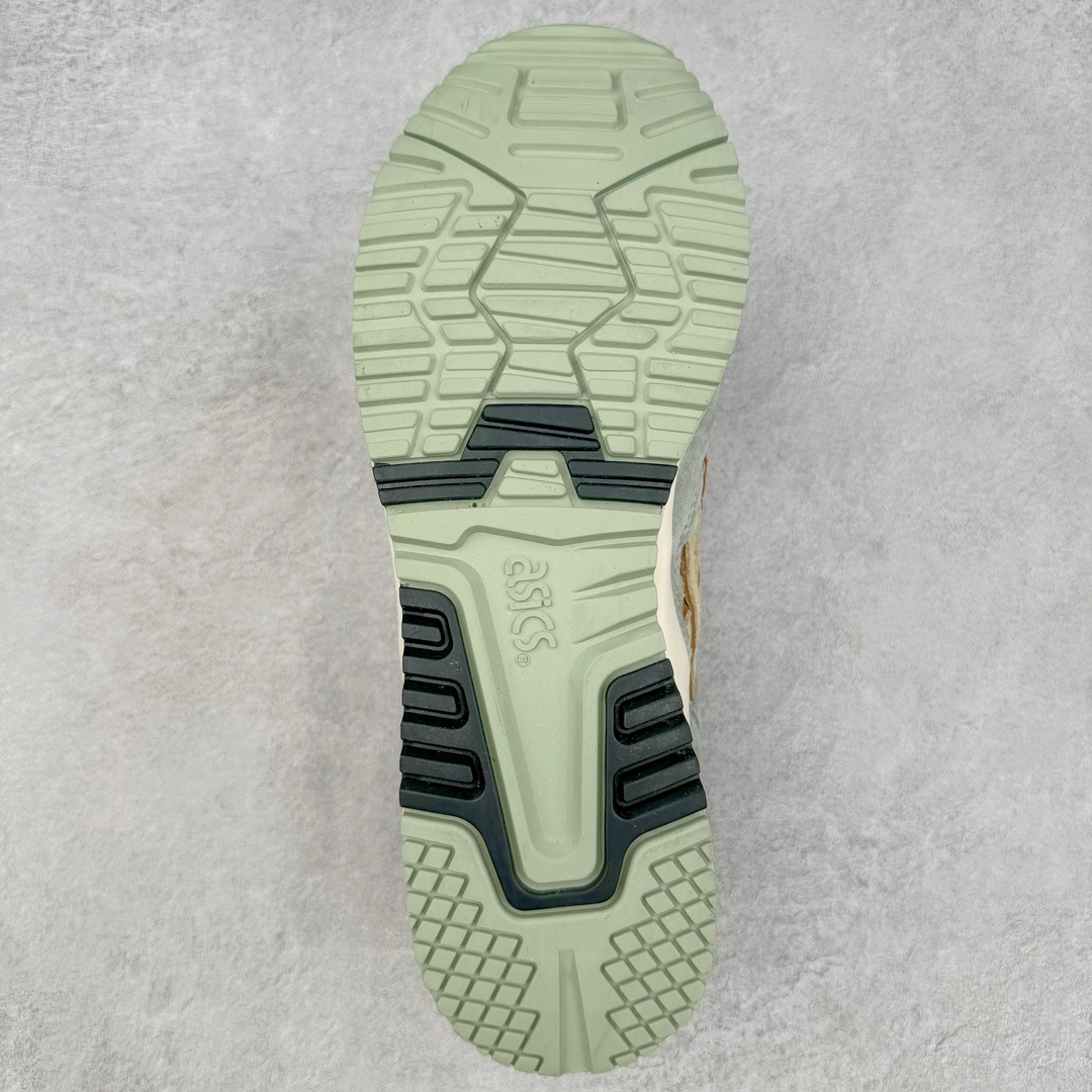 图片[9]-＃纯原福利 Asics Gel-Lyte III 亚瑟士3代系列低帮经典复古休闲运动跑步鞋 伴随着复古跑鞋的再度盛行，让不少运动品牌都将自家经典鞋款重新带回，ASICS 亚瑟士这两年受到众多球鞋爱好者追捧。近期，ASICS 亚瑟士以自己经典的 GEL-LYTE III OG 为蓝本推出了两双全新配色。第一双选择了灰色、藏蓝色和蒂芙尼蓝色拼接呈现，随之妆点一抹粉色，使整双鞋低调又不失细节。材质选择了大面积麂皮与网眼面料打造，保证了质感与透气性兼备。最后以略微泛黄的中底收尾，完善整体设计。另一双以深浅不同的卡其色打造鞋身，缀以淡紫色丰富鞋身细节，想必第一双会更加适合女生上脚。用料与上一双完全相同，提供了优秀的质感。尺码：36 37 37.5 38 39 39.5 40 40.5 41.5 42 42.5 43.5 44 45-选品中心