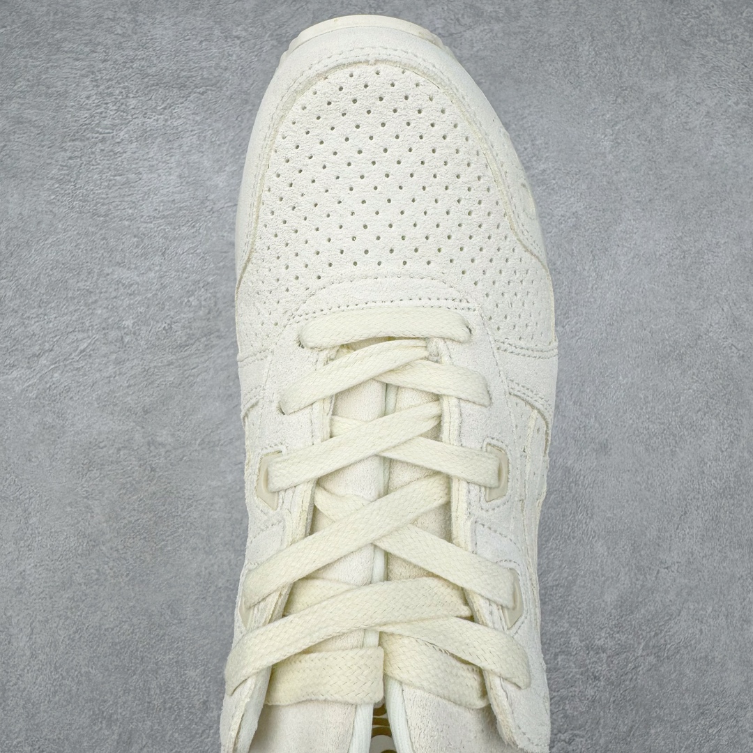 图片[4]-＃纯原福利 Asics Gel-Lyte III 亚瑟士3代系列低帮经典复古休闲运动跑步鞋 伴随着复古跑鞋的再度盛行，让不少运动品牌都将自家经典鞋款重新带回，ASICS 亚瑟士这两年受到众多球鞋爱好者追捧。近期，ASICS 亚瑟士以自己经典的 GEL-LYTE III OG 为蓝本推出了两双全新配色。第一双选择了灰色、藏蓝色和蒂芙尼蓝色拼接呈现，随之妆点一抹粉色，使整双鞋低调又不失细节。材质选择了大面积麂皮与网眼面料打造，保证了质感与透气性兼备。最后以略微泛黄的中底收尾，完善整体设计。另一双以深浅不同的卡其色打造鞋身，缀以淡紫色丰富鞋身细节，想必第一双会更加适合女生上脚。用料与上一双完全相同，提供了优秀的质感。尺码：36 37 37.5 38 39 39.5 40 40.5 41.5 42 42.5 43.5 44 45-选品中心