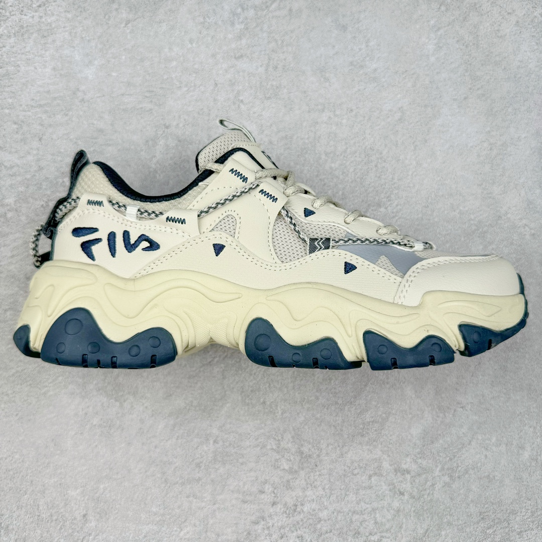 FILA FUSION Fluid 斐乐摩登潮牌防滑耐磨轻便运动鞋 FUSION 系列传承了 FILA 的百年基因，融入年轻运动及潮流文化，成为引领变革、创新突破的一代。以“1+N” 的跨界合作模式重现经典的同时创造经典。带来最出其不意的跨界合作惊喜。同时，FILAFUSION把FILA 的 DNA 融入到定制体验里，你可以随心制造厲于你的产品。FILA FUSION 的鞋家族涵盖了老爹鞋、跑步鞋、网球鞋、季节款。风格复古新潮，满足了时尚人士出行及各类运动的搭配需求，成为当下年轻人筷拥的鞋类品牌之一。FILA FUSION 走进年轻人的世界，通过年轻人运动，街舞，滑板，篮球，展现 FILA FUSION 的潮流态度和年轻文化。FILA FUSION 认为末来属于引领变革、创新突破的年轻一代，让我们一起构成 FILA 未来的蓝图吧！尺码：35.5 36 36.5 37.5 38 38.5 39 40 40.5 41 42 42.5 43 44 44.5 45 45.5-选品中心