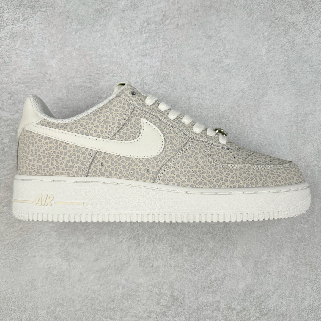 NK Air Force 1´07 Low 空军一号低帮百搭休闲运动板鞋 FJ4146-104 柔软、弹性十足的缓震性能和出色的中底设计 横跨复古与现代的外型结合 造就出风靡全球 三十多年的Force 1 直到今天还深受青睐 尺码：36 36.5 37.5 38 38.5 39 40 40.5 41 42 42.5 43 44 44.5 45-选品中心