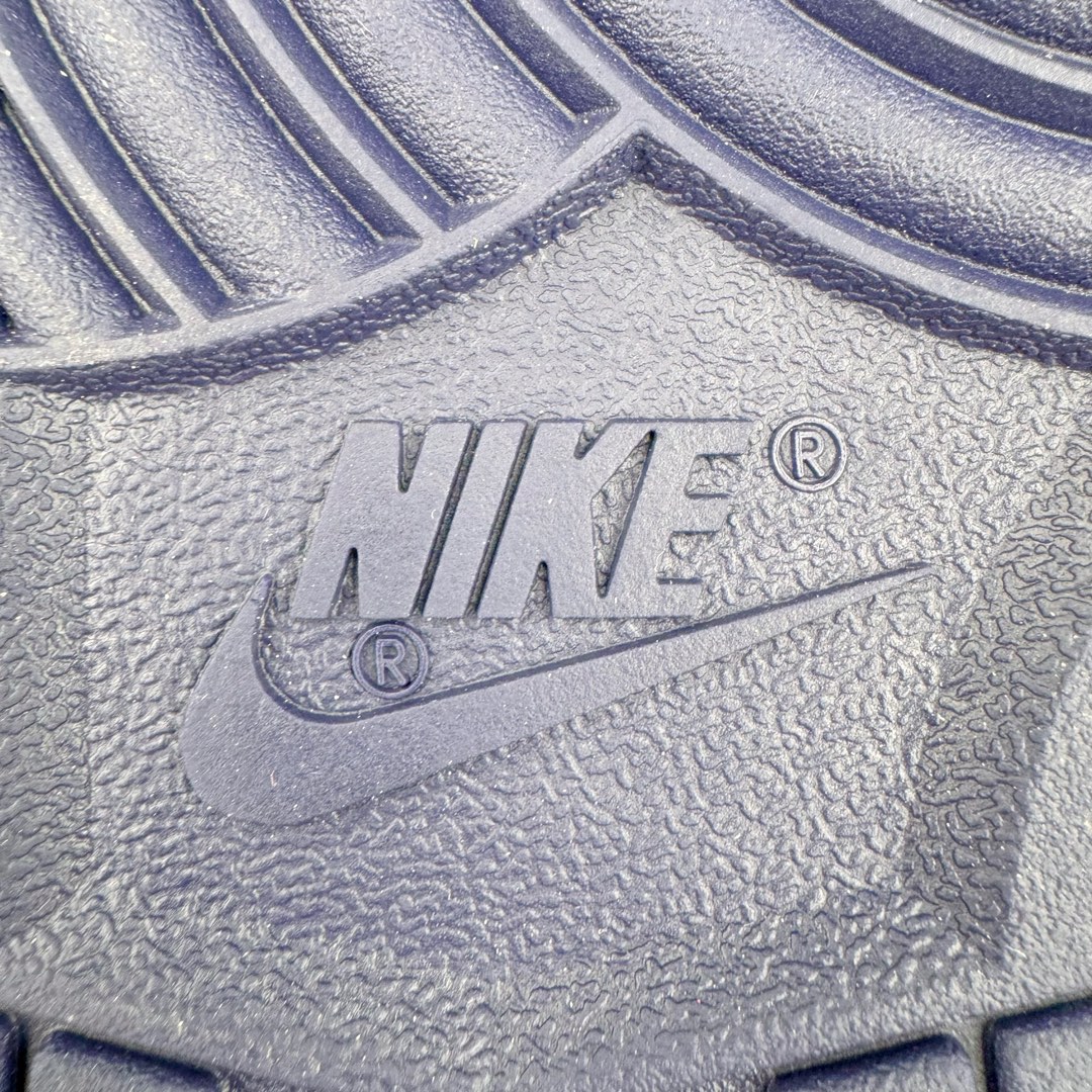 图片[19]-＃YC纯原 NK Dunk Low 暗黑灰 FV8106-181 定制系列天花板 无原鞋不开发 全系列得物原鞋一比一校对开发 配色持续更新中 终端对接 优势输出 全套原厂楦头原纸板数据档案倾力打造 原汁原味莞产 极致还原 圈内最强针车工艺 高端零售指定版 广东原厂配套原盒原标 鞋盒分三个尺码段 原厂冲刀 超高清洁度 全鞋零毛边皮料切割 采用原厂百宏鞋带以及原厂百宏织唛舌标 内标可供原厂几率过验 进口原装条纹中底布 四线拉帮白色点胶 原厂拉帮手法遵循公司 原厂电绣 极致还原 尺码：40 40.5 41 42 42.5 43 44 44.5 45 46-选品中心