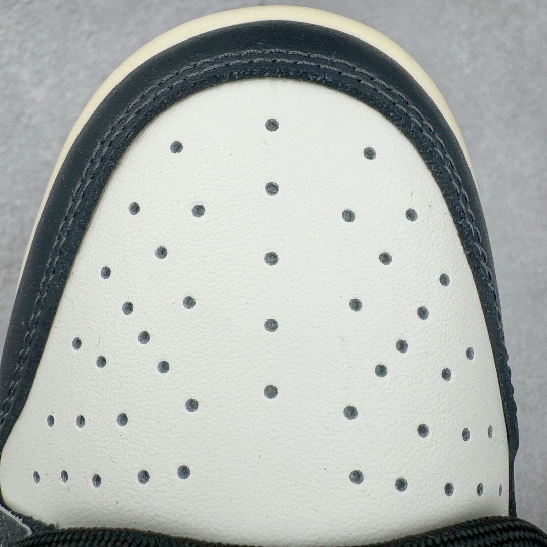 图片[14]-＃YC纯原 NK Dunk Low 暗黑灰 FV8106-181 定制系列天花板 无原鞋不开发 全系列得物原鞋一比一校对开发 配色持续更新中 终端对接 优势输出 全套原厂楦头原纸板数据档案倾力打造 原汁原味莞产 极致还原 圈内最强针车工艺 高端零售指定版 广东原厂配套原盒原标 鞋盒分三个尺码段 原厂冲刀 超高清洁度 全鞋零毛边皮料切割 采用原厂百宏鞋带以及原厂百宏织唛舌标 内标可供原厂几率过验 进口原装条纹中底布 四线拉帮白色点胶 原厂拉帮手法遵循公司 原厂电绣 极致还原 尺码：40 40.5 41 42 42.5 43 44 44.5 45 46-选品中心