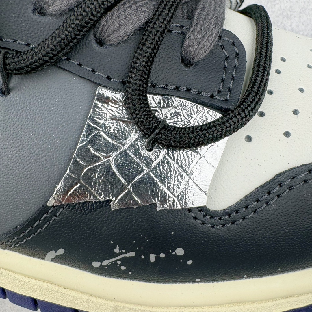 图片[18]-＃YC纯原 NK Dunk Low 暗黑灰 FV8106-181 定制系列天花板 无原鞋不开发 全系列得物原鞋一比一校对开发 配色持续更新中 终端对接 优势输出 全套原厂楦头原纸板数据档案倾力打造 原汁原味莞产 极致还原 圈内最强针车工艺 高端零售指定版 广东原厂配套原盒原标 鞋盒分三个尺码段 原厂冲刀 超高清洁度 全鞋零毛边皮料切割 采用原厂百宏鞋带以及原厂百宏织唛舌标 内标可供原厂几率过验 进口原装条纹中底布 四线拉帮白色点胶 原厂拉帮手法遵循公司 原厂电绣 极致还原 尺码：40 40.5 41 42 42.5 43 44 44.5 45 46-选品中心