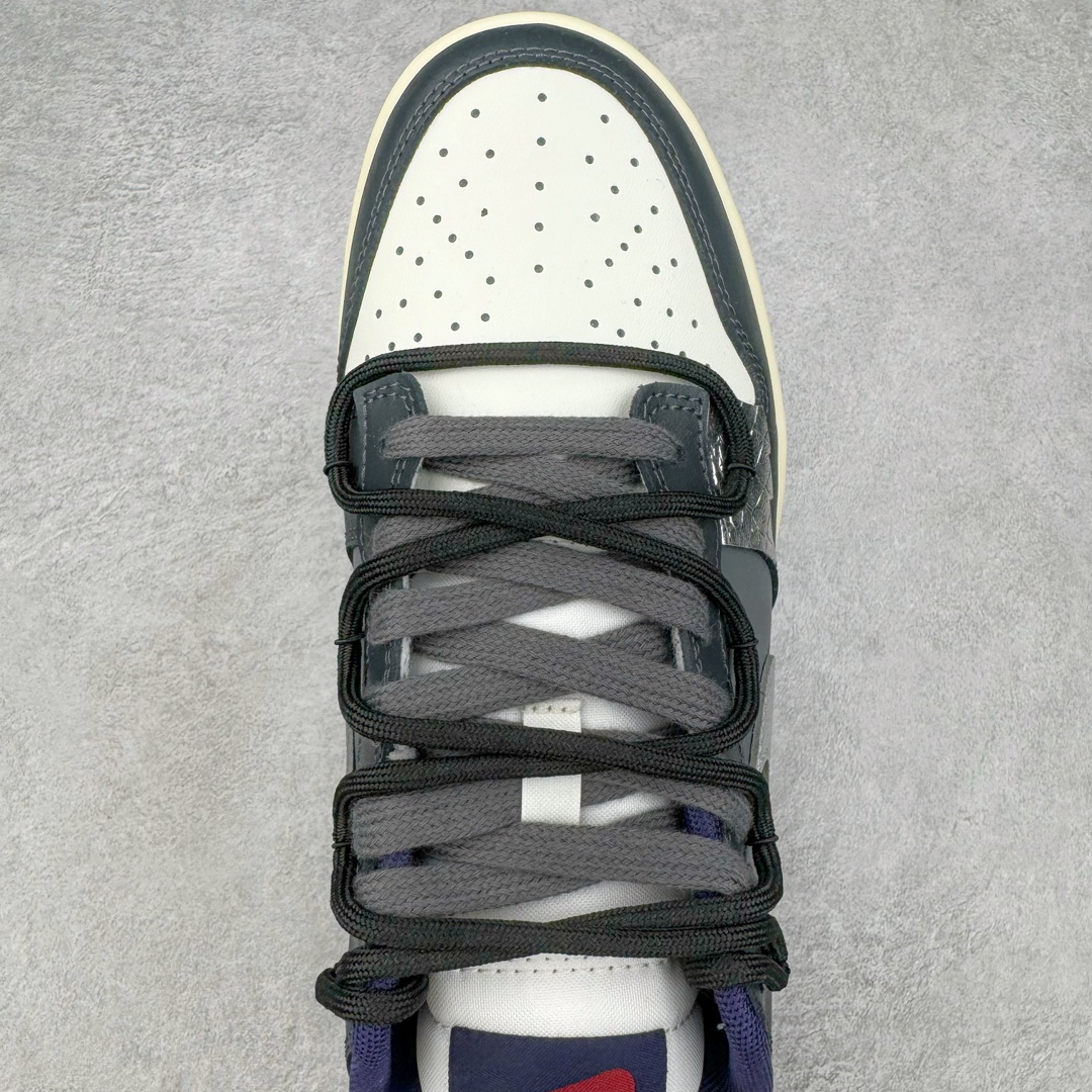 图片[4]-＃YC纯原 NK Dunk Low 暗黑灰 FV8106-181 定制系列天花板 无原鞋不开发 全系列得物原鞋一比一校对开发 配色持续更新中 终端对接 优势输出 全套原厂楦头原纸板数据档案倾力打造 原汁原味莞产 极致还原 圈内最强针车工艺 高端零售指定版 广东原厂配套原盒原标 鞋盒分三个尺码段 原厂冲刀 超高清洁度 全鞋零毛边皮料切割 采用原厂百宏鞋带以及原厂百宏织唛舌标 内标可供原厂几率过验 进口原装条纹中底布 四线拉帮白色点胶 原厂拉帮手法遵循公司 原厂电绣 极致还原 尺码：40 40.5 41 42 42.5 43 44 44.5 45 46-选品中心