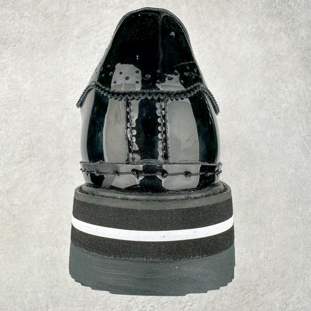 图片[8]-＃特价福利 Clot x AD Original Superstar 联名圆头舒适耐磨低帮贝壳头板鞋 黑白 货号：IH5953 2023年10月，香港潮牌Clot在纪念20周年2024年春夏时装秀推出将与Adidas再一次合作，这也是联合创始人陈冠希和Adidas在首次合作十多年后再次联手。全新合作特别之处CLOT对标志性的Adidas Superstar系列鞋款进行独特诠释。定于2024年2月23日推出Clot x Adidas Superstar “Cloud White”以云白色、核心黑色和水晶沙的时尚色调组合，采用预科生风格，配有白色皮革鞋身，饰有透气孔以增强透气性，并辅以标志性的贝壳鞋头，其他细节包括侧面的黑色三条纹、联名鞋舌标签和鞋跟标签，而且这款运动鞋采用堆叠式白色和棕褐色中底，为经典巨星增添了独特的风格，最后以奶油色凹槽橡胶外底，确保耐用性和牵引力。这个设计毫不费力地将传统与创新结合在一起。尺码：36 36.5 37.5 38 38.5 39 40 40.5 41 42 42.5 43 44 44.5 45 46-选品中心