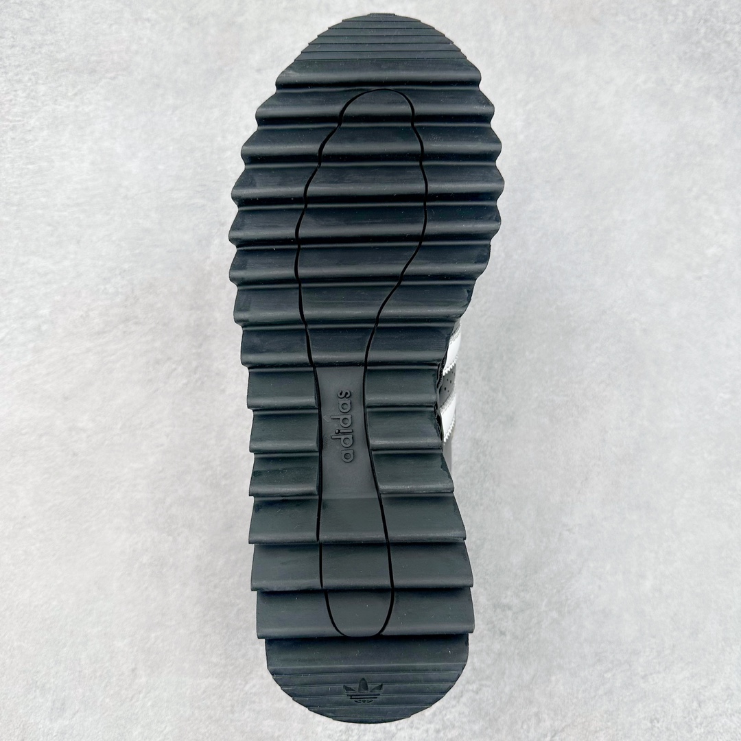 图片[9]-＃特价福利 Clot x AD Original Superstar 联名圆头舒适耐磨低帮贝壳头板鞋 黑白 货号：IH5953 2023年10月，香港潮牌Clot在纪念20周年2024年春夏时装秀推出将与Adidas再一次合作，这也是联合创始人陈冠希和Adidas在首次合作十多年后再次联手。全新合作特别之处CLOT对标志性的Adidas Superstar系列鞋款进行独特诠释。定于2024年2月23日推出Clot x Adidas Superstar “Cloud White”以云白色、核心黑色和水晶沙的时尚色调组合，采用预科生风格，配有白色皮革鞋身，饰有透气孔以增强透气性，并辅以标志性的贝壳鞋头，其他细节包括侧面的黑色三条纹、联名鞋舌标签和鞋跟标签，而且这款运动鞋采用堆叠式白色和棕褐色中底，为经典巨星增添了独特的风格，最后以奶油色凹槽橡胶外底，确保耐用性和牵引力。这个设计毫不费力地将传统与创新结合在一起。尺码：36 36.5 37.5 38 38.5 39 40 40.5 41 42 42.5 43 44 44.5 45 46-选品中心