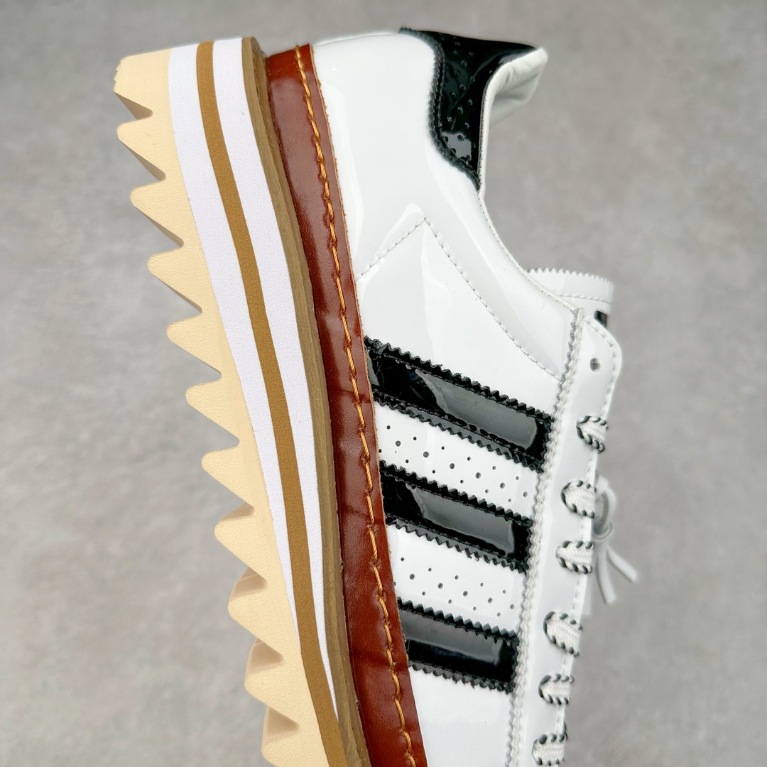 图片[6]-＃特价福利 Clot x AD Superstar “Cloud White”联名圆头舒适耐磨低帮贝壳头板鞋 白棕 货号：IH3132 2023年10月，香港潮牌Clot在纪念20周年2024年春夏时装秀推出将与Adidas再一次合作，这也是联合创始人陈冠希和Adidas在首次合作十多年后再次联手。全新合作特别之处CLOT对标志性的Adidas Superstar系列鞋款进行独特诠释。定于2024年2月23日推出Clot x Adidas Superstar “Cloud White”以云白色、核心黑色和水晶沙的时尚色调组合，采用预科生风格，配有白色皮革鞋身，饰有透气孔以增强透气性，并辅以标志性的贝壳鞋头，其他细节包括侧面的黑色三条纹、联名鞋舌标签和鞋跟标签，而且这款运动鞋采用堆叠式白色和棕褐色中底，为经典巨星增添了独特的风格，最后以奶油色凹槽橡胶外底，确保耐用性和牵引力。这个设计毫不费力地将传统与创新结合在一起。尺码：36 36.5 37.5 38 38.5 39 40 40.5 41 42 42.5 43 44 44.5 45 46-选品中心