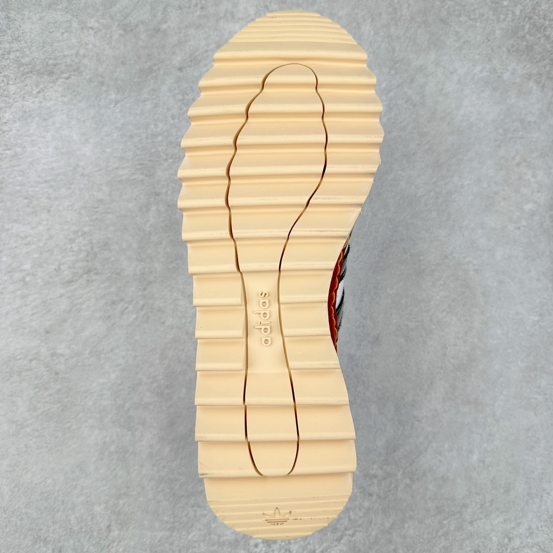 图片[9]-＃特价福利 Clot x AD Superstar “Cloud White”联名圆头舒适耐磨低帮贝壳头板鞋 白棕 货号：IH3132 2023年10月，香港潮牌Clot在纪念20周年2024年春夏时装秀推出将与Adidas再一次合作，这也是联合创始人陈冠希和Adidas在首次合作十多年后再次联手。全新合作特别之处CLOT对标志性的Adidas Superstar系列鞋款进行独特诠释。定于2024年2月23日推出Clot x Adidas Superstar “Cloud White”以云白色、核心黑色和水晶沙的时尚色调组合，采用预科生风格，配有白色皮革鞋身，饰有透气孔以增强透气性，并辅以标志性的贝壳鞋头，其他细节包括侧面的黑色三条纹、联名鞋舌标签和鞋跟标签，而且这款运动鞋采用堆叠式白色和棕褐色中底，为经典巨星增添了独特的风格，最后以奶油色凹槽橡胶外底，确保耐用性和牵引力。这个设计毫不费力地将传统与创新结合在一起。尺码：36 36.5 37.5 38 38.5 39 40 40.5 41 42 42.5 43 44 44.5 45 46-选品中心