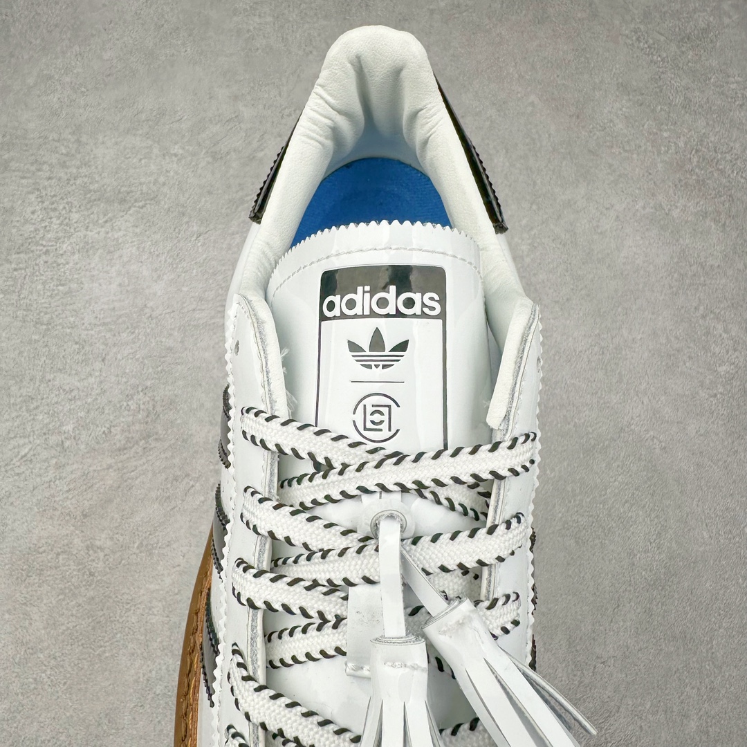 图片[5]-＃特价福利 Clot x AD Superstar “Cloud White”联名圆头舒适耐磨低帮贝壳头板鞋 白棕 货号：IH3132 2023年10月，香港潮牌Clot在纪念20周年2024年春夏时装秀推出将与Adidas再一次合作，这也是联合创始人陈冠希和Adidas在首次合作十多年后再次联手。全新合作特别之处CLOT对标志性的Adidas Superstar系列鞋款进行独特诠释。定于2024年2月23日推出Clot x Adidas Superstar “Cloud White”以云白色、核心黑色和水晶沙的时尚色调组合，采用预科生风格，配有白色皮革鞋身，饰有透气孔以增强透气性，并辅以标志性的贝壳鞋头，其他细节包括侧面的黑色三条纹、联名鞋舌标签和鞋跟标签，而且这款运动鞋采用堆叠式白色和棕褐色中底，为经典巨星增添了独特的风格，最后以奶油色凹槽橡胶外底，确保耐用性和牵引力。这个设计毫不费力地将传统与创新结合在一起。尺码：36 36.5 37.5 38 38.5 39 40 40.5 41 42 42.5 43 44 44.5 45 46-选品中心