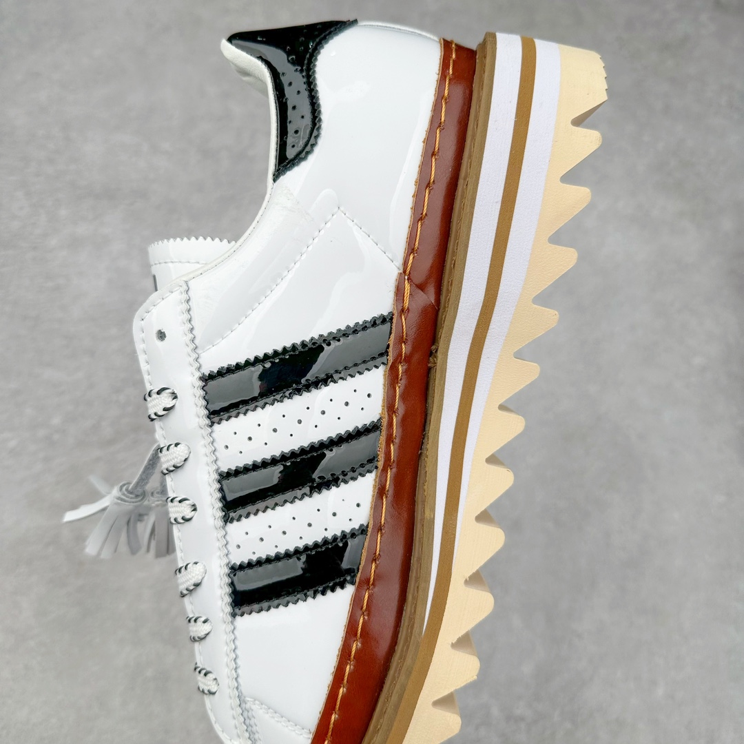 图片[7]-＃特价福利 Clot x AD Superstar “Cloud White”联名圆头舒适耐磨低帮贝壳头板鞋 白棕 货号：IH3132 2023年10月，香港潮牌Clot在纪念20周年2024年春夏时装秀推出将与Adidas再一次合作，这也是联合创始人陈冠希和Adidas在首次合作十多年后再次联手。全新合作特别之处CLOT对标志性的Adidas Superstar系列鞋款进行独特诠释。定于2024年2月23日推出Clot x Adidas Superstar “Cloud White”以云白色、核心黑色和水晶沙的时尚色调组合，采用预科生风格，配有白色皮革鞋身，饰有透气孔以增强透气性，并辅以标志性的贝壳鞋头，其他细节包括侧面的黑色三条纹、联名鞋舌标签和鞋跟标签，而且这款运动鞋采用堆叠式白色和棕褐色中底，为经典巨星增添了独特的风格，最后以奶油色凹槽橡胶外底，确保耐用性和牵引力。这个设计毫不费力地将传统与创新结合在一起。尺码：36 36.5 37.5 38 38.5 39 40 40.5 41 42 42.5 43 44 44.5 45 46-选品中心