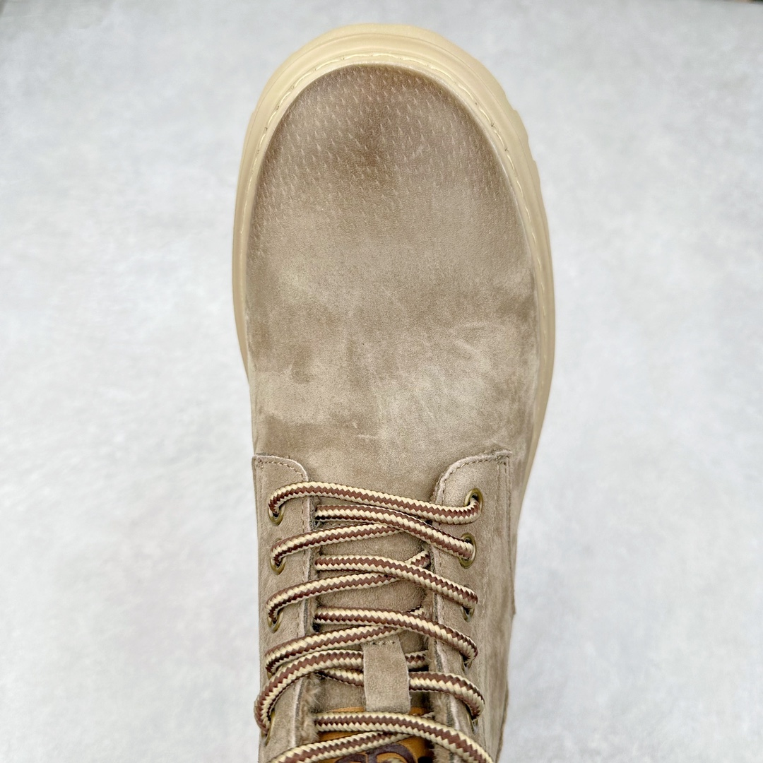 图片[4]-UGG 2024秋冬新品（毛绒一体内里保暖锁热🔥）秋冬必备 户外中帮休闲马丁靴雪地靴 代购专供品质 面料采用进口头层牛皮材质 鞋内里采用🔥毛茸一体内里保暖锁热。外置高弹Modern 外置防滑橡塑发泡超轻大底 系带设计 穿脱十分方便 采用TPU模压定型真皮鞋面材质#EVA轻翼外底防滑,耐磨性和良好的弹性！美国轻奢品牌【UGG】 Tasman Weather Hybrid 塔斯曼混合系列户外中帮休闲马丁靴雪地靴 尺码：39 40 41 42 43 44-选品中心