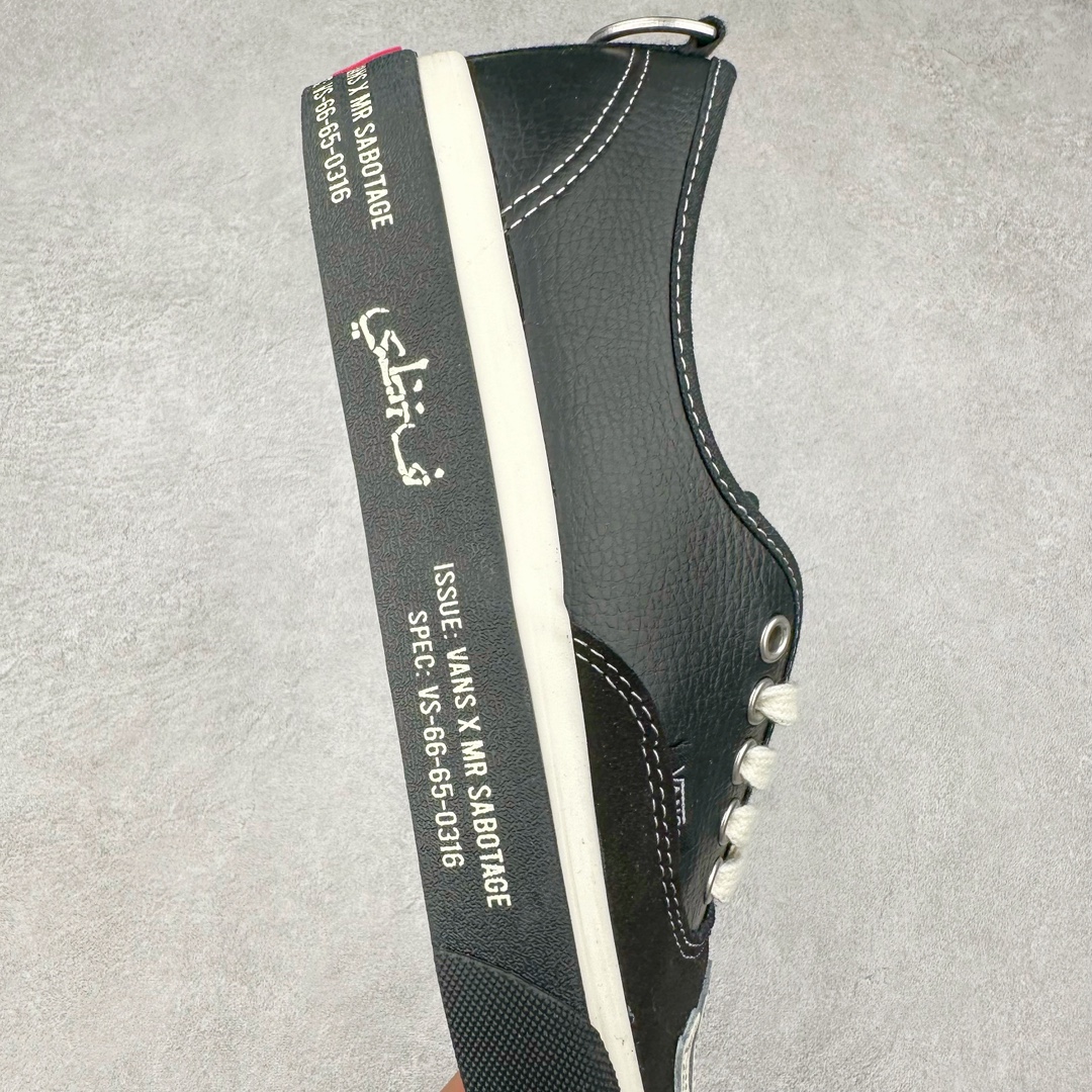 图片[6]-SBTG x Vans Authentic 黑白趾骨 标志性的趾骨元素与军事风元素相结合的设计鞋子采用简单的黑白色调 整体色彩偏低饱和 结合内衬搭配粉色撞色非常吸睛 加上骨骼图案让整双鞋很有设计感 整体上非常有质感 艺术感也很到位 细节满满 货号：VN000BW5BPR 尺码：36-44（36.5 38.5 40.5 42.5）-选品中心