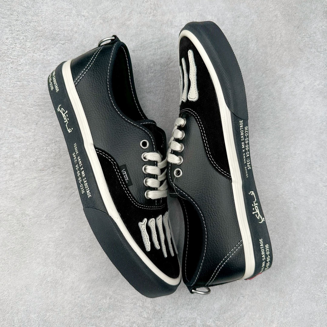 图片[3]-SBTG x Vans Authentic 黑白趾骨 标志性的趾骨元素与军事风元素相结合的设计鞋子采用简单的黑白色调 整体色彩偏低饱和 结合内衬搭配粉色撞色非常吸睛 加上骨骼图案让整双鞋很有设计感 整体上非常有质感 艺术感也很到位 细节满满 货号：VN000BW5BPR 尺码：36-44（36.5 38.5 40.5 42.5）-选品中心