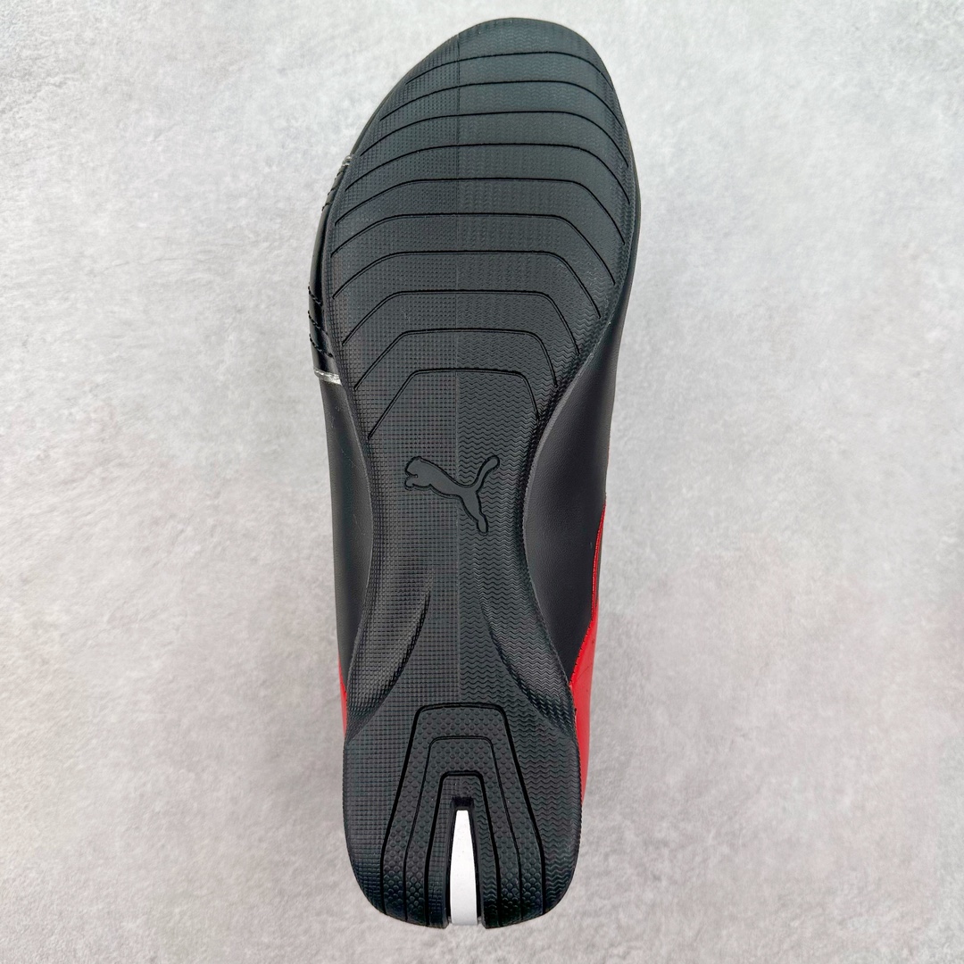 图片[9]-PUMA Speedca OG 彪马极速赛车系列低帮德训风拼接复古百搭休闲运动赛车鞋 鞋款从80、90年代赛车手所穿的防火赛车鞋为原型，鞋身线条模仿了赛车的流线廓形，体现了空气动力学原理的结构。简约流畅的外观，恰好又和贯穿其中的Formstrip Logo融合恰到好处，视觉上细节丰富且协调。本次Speedcat OG鞋款归来，最大看点自然式保留了窄版鞋型以及薄底构造。这两年各品牌鞋底越做越厚，Speedcat反其道而行之，上脚几乎无鞋底的效果带来耳目一新的视觉体验。鞋面依旧是以质感细腻的麂皮材质打造，并且大面积近乎全包裹的使用，复古味道也愈发浓烈。配色上更是将最原始的黑色和红色带回，向F1赛车队的标志性队服致敬。相信让各位一眼种草的更多是出挑的大红色，上脚即可瞬间点亮整体造型，在以球鞋为核心的OOTD中脱颖而出。而另一款黑色则是低调的万金油，彰显新潮个性的同时又不喧宾夺主，也是热爱简约系穿搭朋友的首选。 尺码：35.5 36 37 37.5 38 38.5 39 40 40.5 41 42 42.5 43 44 44.5 45-选品中心