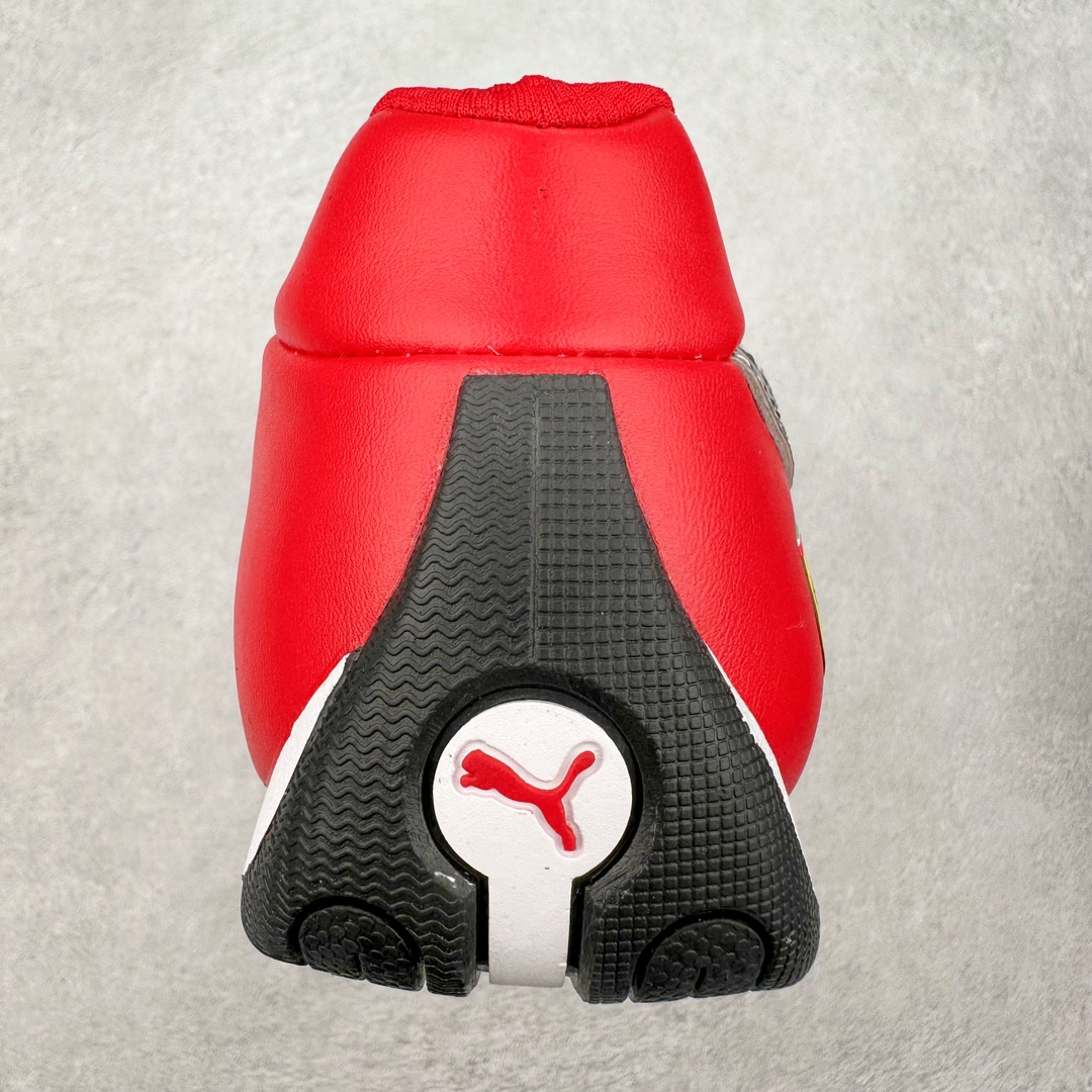 图片[8]-PUMA Speedca OG 彪马极速赛车系列低帮德训风拼接复古百搭休闲运动赛车鞋 鞋款从80、90年代赛车手所穿的防火赛车鞋为原型，鞋身线条模仿了赛车的流线廓形，体现了空气动力学原理的结构。简约流畅的外观，恰好又和贯穿其中的Formstrip Logo融合恰到好处，视觉上细节丰富且协调。本次Speedcat OG鞋款归来，最大看点自然式保留了窄版鞋型以及薄底构造。这两年各品牌鞋底越做越厚，Speedcat反其道而行之，上脚几乎无鞋底的效果带来耳目一新的视觉体验。鞋面依旧是以质感细腻的麂皮材质打造，并且大面积近乎全包裹的使用，复古味道也愈发浓烈。配色上更是将最原始的黑色和红色带回，向F1赛车队的标志性队服致敬。相信让各位一眼种草的更多是出挑的大红色，上脚即可瞬间点亮整体造型，在以球鞋为核心的OOTD中脱颖而出。而另一款黑色则是低调的万金油，彰显新潮个性的同时又不喧宾夺主，也是热爱简约系穿搭朋友的首选。 尺码：35.5 36 37 37.5 38 38.5 39 40 40.5 41 42 42.5 43 44 44.5 45-选品中心