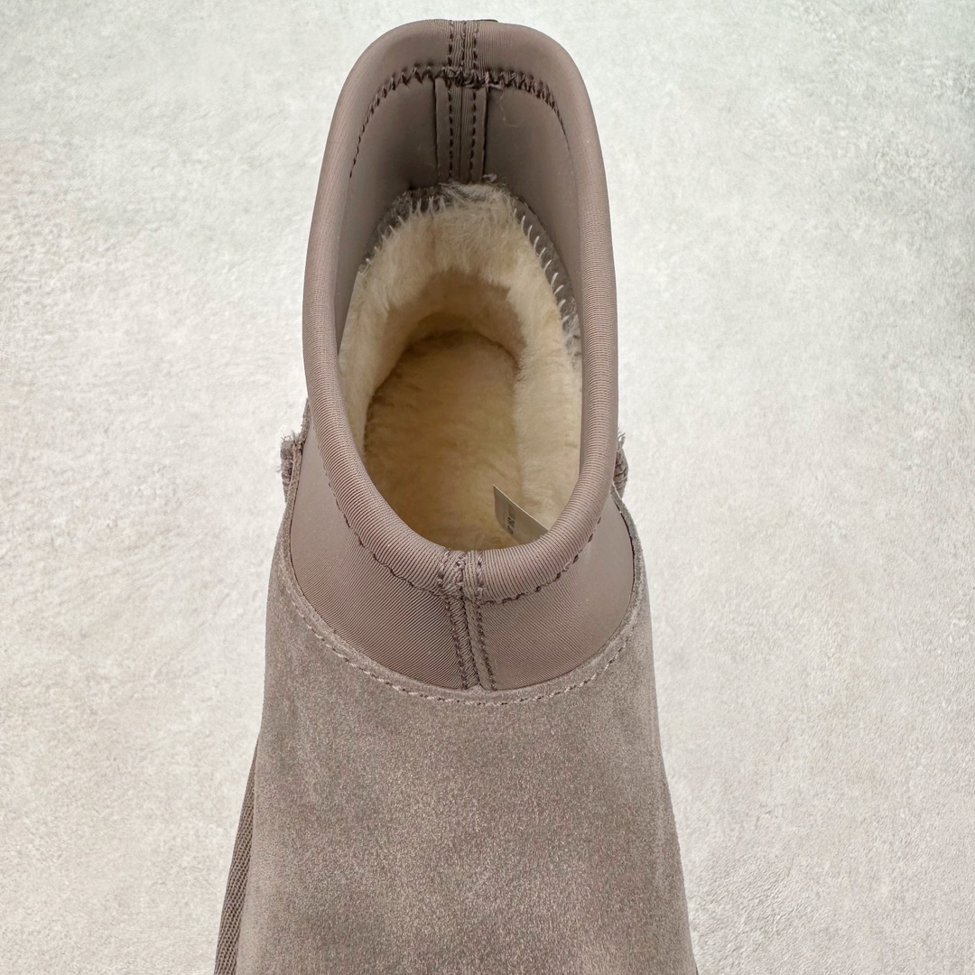 图片[5]-＃K版 UGG 8170经典秋冬羊皮毛一体雪地靴 私人订单价格匠心定位 桑坡八年大厂直供 拒绝高利润 区别杀猪版本 隆丰A级澳洲进口羊皮毛一体 完全遵循ZP工艺流程 代工厂原厂版师 秉承无原鞋不开发选择 注重每一处细节 市面最正版型 TREADLITE\\\”轻翼\\\”科技外底 轻便/耐用/柔韧/桩型【售后郑重承诺】一个月内若出现重大脱胶/断底等质量问题 直接为您换新 翻毛皮鞋面 细腻亲肤再生聚酯纤维滚边 舒适易打理 保暖性佳 UGG plush™ 里衬和内底 茸软亲肤 舒适暖足 经典鞋型搭配轻盈厚底 稳稳拿捏秋冬出街时髦造型 Treadlite by UGG 轻翼大底 轻盈缓震 为双足减负 舒适轻便 助你轻松畅玩整天 尺码：35 36 37 38 39 40-选品中心