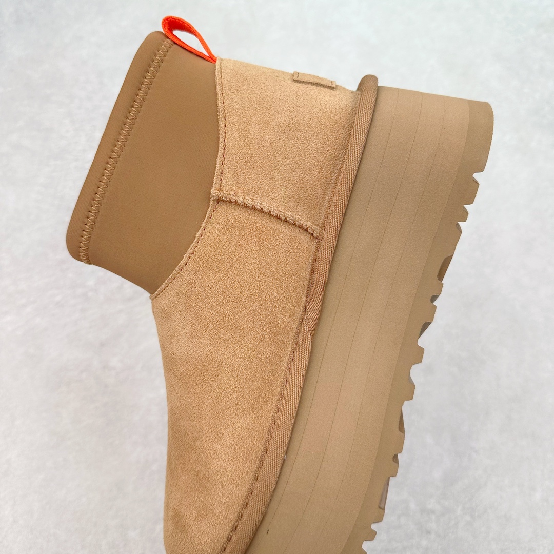 图片[7]-＃K版 UGG 8170经典秋冬羊皮毛一体雪地靴 私人订单价格匠心定位 桑坡八年大厂直供 拒绝高利润 区别杀猪版本 隆丰A级澳洲进口羊皮毛一体 完全遵循ZP工艺流程 代工厂原厂版师 秉承无原鞋不开发选择 注重每一处细节 市面最正版型 TREADLITE\\\”轻翼\\\”科技外底 轻便/耐用/柔韧/桩型【售后郑重承诺】一个月内若出现重大脱胶/断底等质量问题 直接为您换新 翻毛皮鞋面 细腻亲肤再生聚酯纤维滚边 舒适易打理 保暖性佳 UGG plush™ 里衬和内底 茸软亲肤 舒适暖足 经典鞋型搭配轻盈厚底 稳稳拿捏秋冬出街时髦造型 Treadlite by UGG 轻翼大底 轻盈缓震 为双足减负 舒适轻便 助你轻松畅玩整天 尺码：35 36 37 38 39 40-选品中心