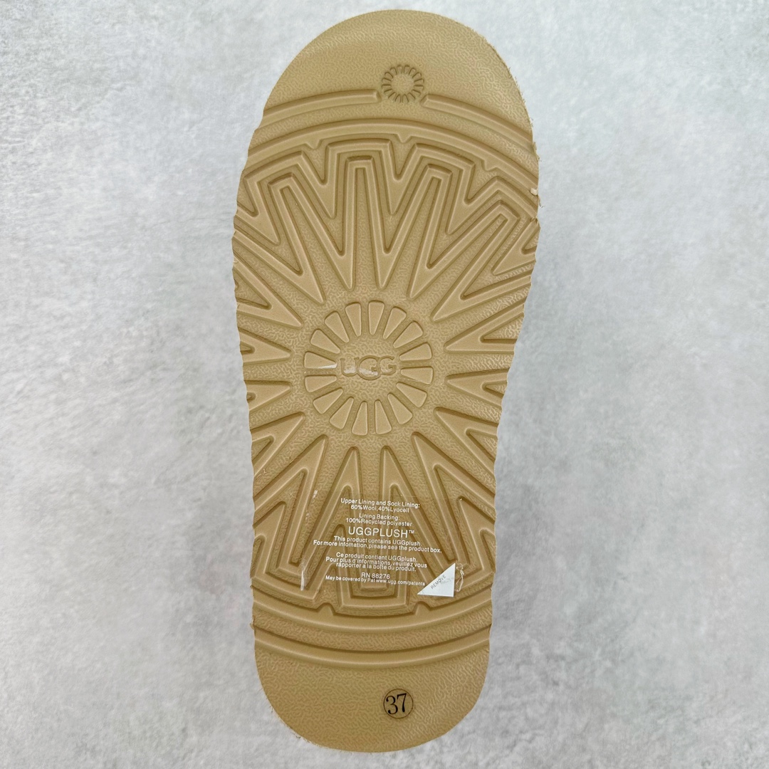 图片[9]-＃K版 UGG 2553经典秋冬羊皮毛一体雪地靴 私人订单价格匠心定位 桑坡八年大厂直供 拒绝高利润 区别杀猪版本 隆丰A级澳洲进口羊皮毛一体 完全遵循ZP工艺流程 代工厂原厂版师 秉承无原鞋不开发选择 注重每一处细节 市面最正版型 TREADLITE\\\”轻翼\\\”科技外底 轻便/耐用/柔韧/桩型【售后郑重承诺】一个月内若出现重大脱胶/断底等质量问题 直接为您换新 翻毛皮鞋面 细腻亲肤再生聚酯纤维滚边 舒适易打理 保暖性佳 UGG plush™ 里衬和内底 茸软亲肤 舒适暖足 经典鞋型搭配轻盈厚底 稳稳拿捏秋冬出街时髦造型 Treadlite by UGG 轻翼大底 轻盈缓震 为双足减负 舒适轻便 助你轻松畅玩整天 尺码：35 36 37 38 39 40-选品中心