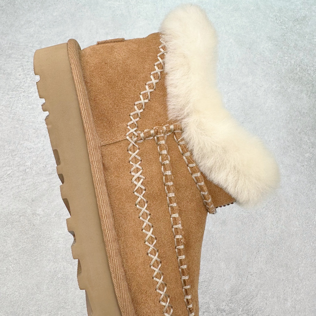 图片[6]-＃K版 UGG 8224经典秋冬羊皮毛一体雪地靴 私人订单价格匠心定位 桑坡八年大厂直供 拒绝高利润 区别杀猪版本 隆丰A级澳洲进口羊皮毛一体 完全遵循ZP工艺流程 代工厂原厂版师 秉承无原鞋不开发选择 注重每一处细节 市面最正版型 TREADLITE\\\”轻翼\\\”科技外底 轻便/耐用/柔韧/桩型【售后郑重承诺】一个月内若出现重大脱胶/断底等质量问题 直接为您换新 翻毛皮鞋面 细腻亲肤再生聚酯纤维滚边 舒适易打理 保暖性佳 UGG plush™ 里衬和内底 茸软亲肤 舒适暖足 经典鞋型搭配轻盈厚底 稳稳拿捏秋冬出街时髦造型 Treadlite by UGG 轻翼大底 轻盈缓震 为双足减负 舒适轻便 助你轻松畅玩整天 尺码：35 36 37 38 39 40-选品中心