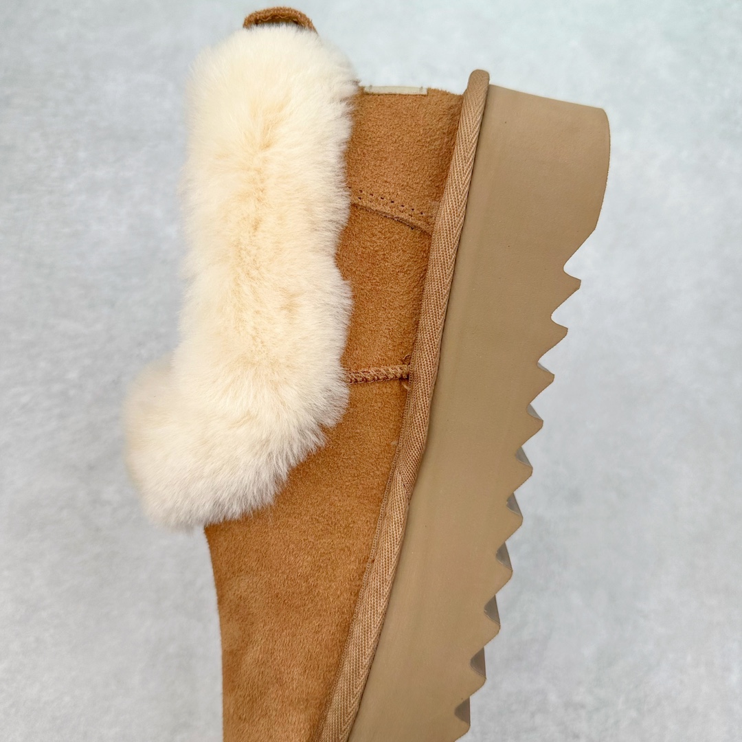 图片[7]-＃K版 UGG 6733经典秋冬羊皮毛一体雪地靴 私人订单价格匠心定位 桑坡八年大厂直供 拒绝高利润 区别杀猪版本 隆丰A级澳洲进口羊皮毛一体 完全遵循ZP工艺流程 代工厂原厂版师 秉承无原鞋不开发选择 注重每一处细节 市面最正版型 TREADLITE\\\”轻翼\\\”科技外底 轻便/耐用/柔韧/桩型【售后郑重承诺】一个月内若出现重大脱胶/断底等质量问题 直接为您换新 翻毛皮鞋面 细腻亲肤再生聚酯纤维滚边 舒适易打理 保暖性佳 UGG plush™ 里衬和内底 茸软亲肤 舒适暖足 经典鞋型搭配轻盈厚底 稳稳拿捏秋冬出街时髦造型 Treadlite by UGG 轻翼大底 轻盈缓震 为双足减负 舒适轻便 助你轻松畅玩整天 尺码：35 36 37 38 39 40-选品中心