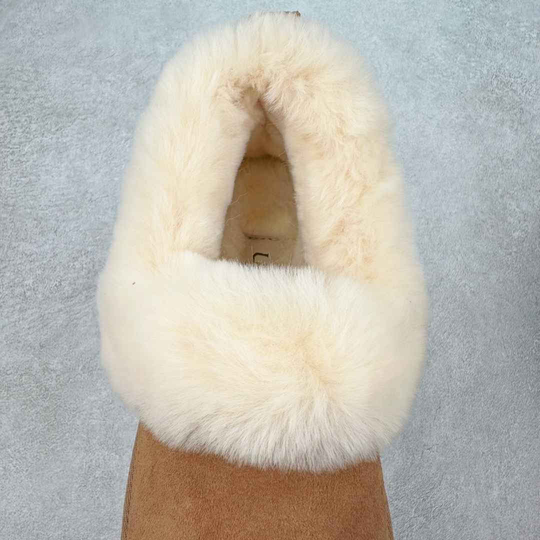 图片[5]-＃K版 UGG 6733经典秋冬羊皮毛一体雪地靴 私人订单价格匠心定位 桑坡八年大厂直供 拒绝高利润 区别杀猪版本 隆丰A级澳洲进口羊皮毛一体 完全遵循ZP工艺流程 代工厂原厂版师 秉承无原鞋不开发选择 注重每一处细节 市面最正版型 TREADLITE\\\”轻翼\\\”科技外底 轻便/耐用/柔韧/桩型【售后郑重承诺】一个月内若出现重大脱胶/断底等质量问题 直接为您换新 翻毛皮鞋面 细腻亲肤再生聚酯纤维滚边 舒适易打理 保暖性佳 UGG plush™ 里衬和内底 茸软亲肤 舒适暖足 经典鞋型搭配轻盈厚底 稳稳拿捏秋冬出街时髦造型 Treadlite by UGG 轻翼大底 轻盈缓震 为双足减负 舒适轻便 助你轻松畅玩整天 尺码：35 36 37 38 39 40-选品中心