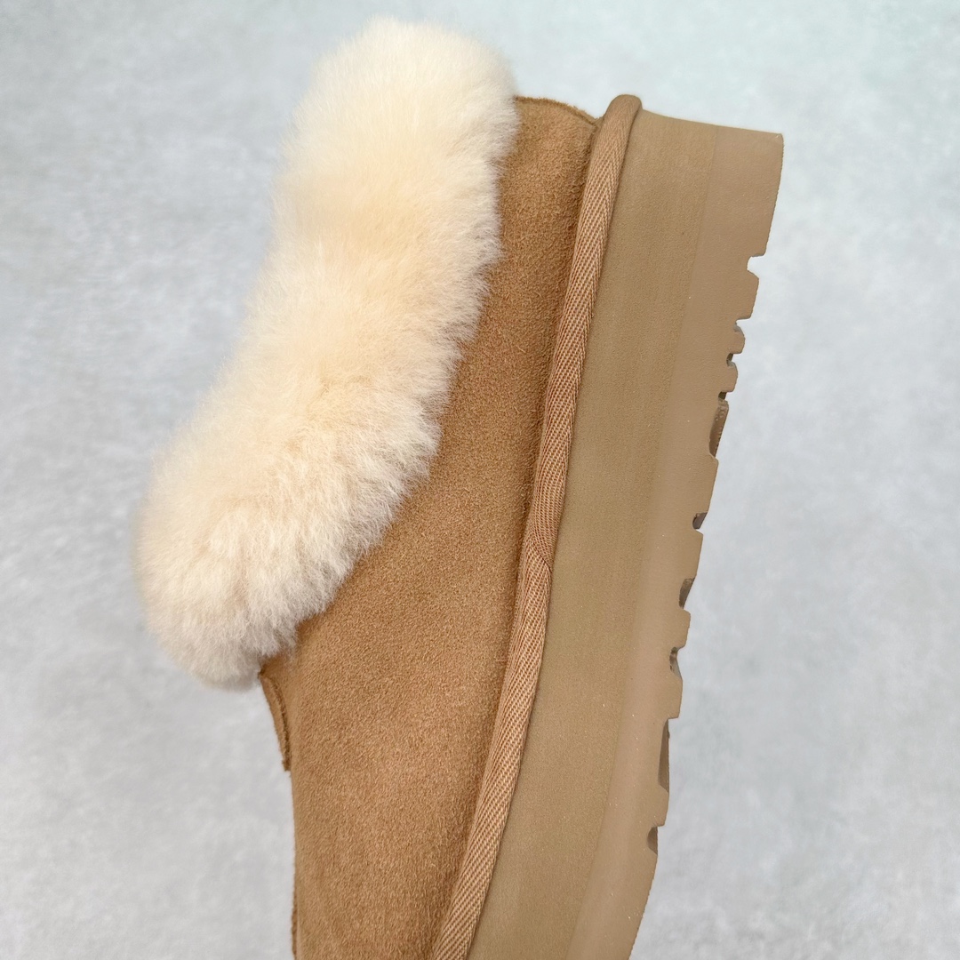 图片[7]-＃K版 UGG 4810经典秋冬羊皮毛一体雪地靴 私人订单价格匠心定位 桑坡八年大厂直供 拒绝高利润 区别杀猪版本 隆丰A级澳洲进口羊皮毛一体 完全遵循ZP工艺流程 代工厂原厂版师 秉承无原鞋不开发选择 注重每一处细节 市面最正版型 TREADLITE\\\”轻翼\\\”科技外底 轻便/耐用/柔韧/桩型【售后郑重承诺】一个月内若出现重大脱胶/断底等质量问题 直接为您换新 翻毛皮鞋面 细腻亲肤再生聚酯纤维滚边 舒适易打理 保暖性佳 UGG plush™ 里衬和内底 茸软亲肤 舒适暖足 经典鞋型搭配轻盈厚底 稳稳拿捏秋冬出街时髦造型 Treadlite by UGG 轻翼大底 轻盈缓震 为双足减负 舒适轻便 助你轻松畅玩整天 尺码：35 36 37 38 39 40-选品中心