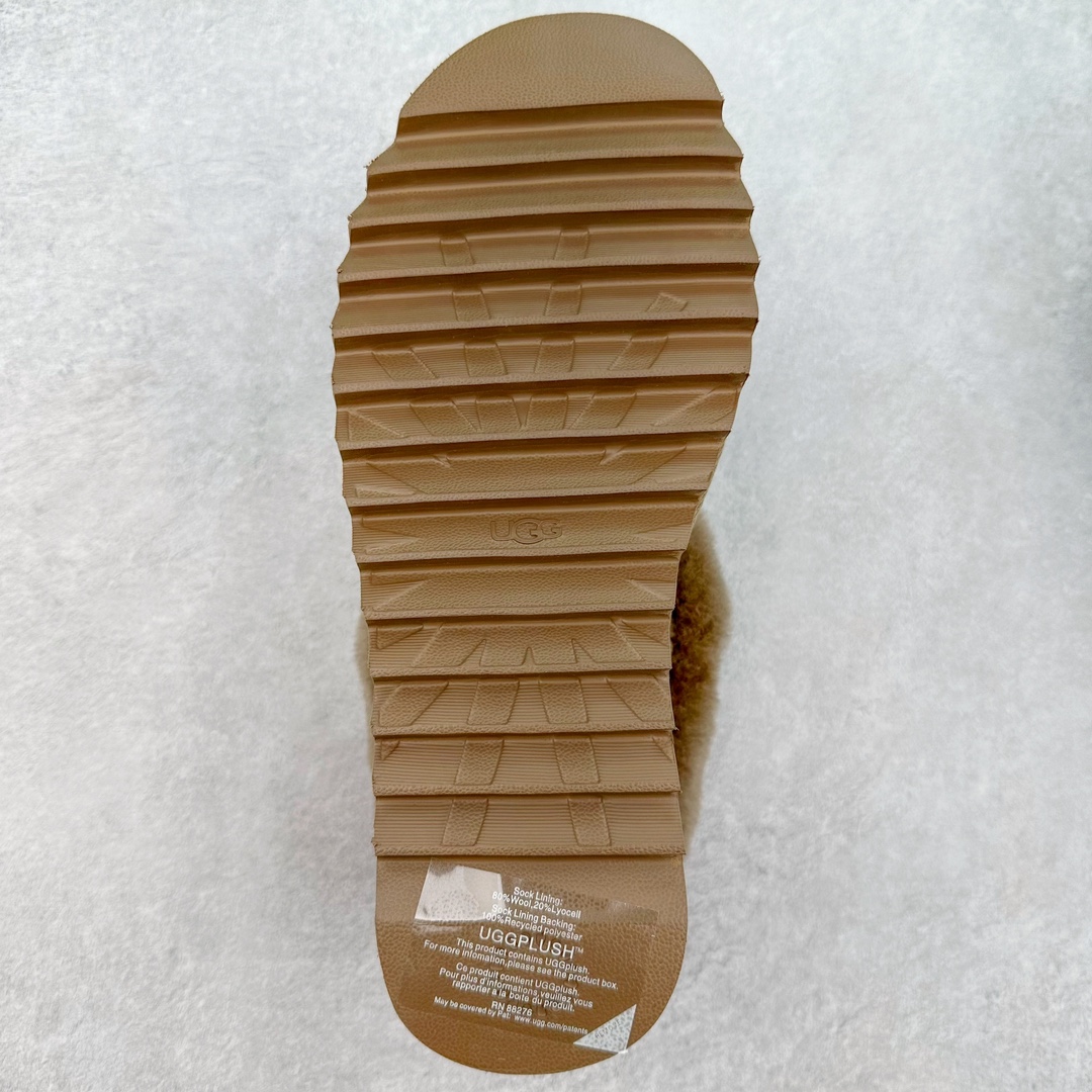 图片[9]-＃K版 UGG 6733经典秋冬羊皮毛一体雪地靴 私人订单价格匠心定位 桑坡八年大厂直供 拒绝高利润 区别杀猪版本 隆丰A级澳洲进口羊皮毛一体 完全遵循ZP工艺流程 代工厂原厂版师 秉承无原鞋不开发选择 注重每一处细节 市面最正版型 TREADLITE\\\”轻翼\\\”科技外底 轻便/耐用/柔韧/桩型【售后郑重承诺】一个月内若出现重大脱胶/断底等质量问题 直接为您换新 翻毛皮鞋面 细腻亲肤再生聚酯纤维滚边 舒适易打理 保暖性佳 UGG plush™ 里衬和内底 茸软亲肤 舒适暖足 经典鞋型搭配轻盈厚底 稳稳拿捏秋冬出街时髦造型 Treadlite by UGG 轻翼大底 轻盈缓震 为双足减负 舒适轻便 助你轻松畅玩整天 尺码：35 36 37 38 39 40-选品中心