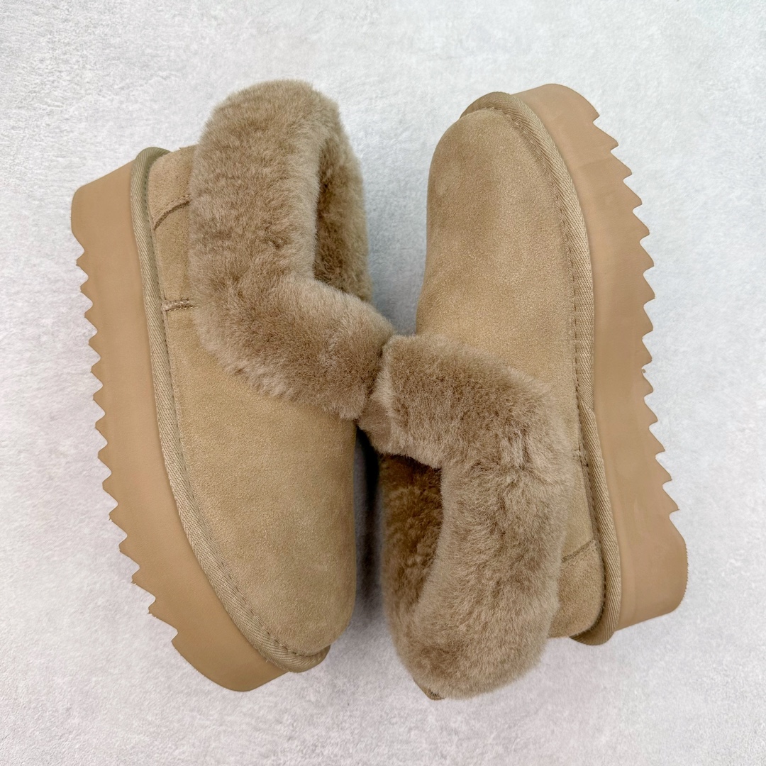 图片[3]-＃K版 UGG 6733经典秋冬羊皮毛一体雪地靴 私人订单价格匠心定位 桑坡八年大厂直供 拒绝高利润 区别杀猪版本 隆丰A级澳洲进口羊皮毛一体 完全遵循ZP工艺流程 代工厂原厂版师 秉承无原鞋不开发选择 注重每一处细节 市面最正版型 TREADLITE\\\”轻翼\\\”科技外底 轻便/耐用/柔韧/桩型【售后郑重承诺】一个月内若出现重大脱胶/断底等质量问题 直接为您换新 翻毛皮鞋面 细腻亲肤再生聚酯纤维滚边 舒适易打理 保暖性佳 UGG plush™ 里衬和内底 茸软亲肤 舒适暖足 经典鞋型搭配轻盈厚底 稳稳拿捏秋冬出街时髦造型 Treadlite by UGG 轻翼大底 轻盈缓震 为双足减负 舒适轻便 助你轻松畅玩整天 尺码：35 36 37 38 39 40-选品中心