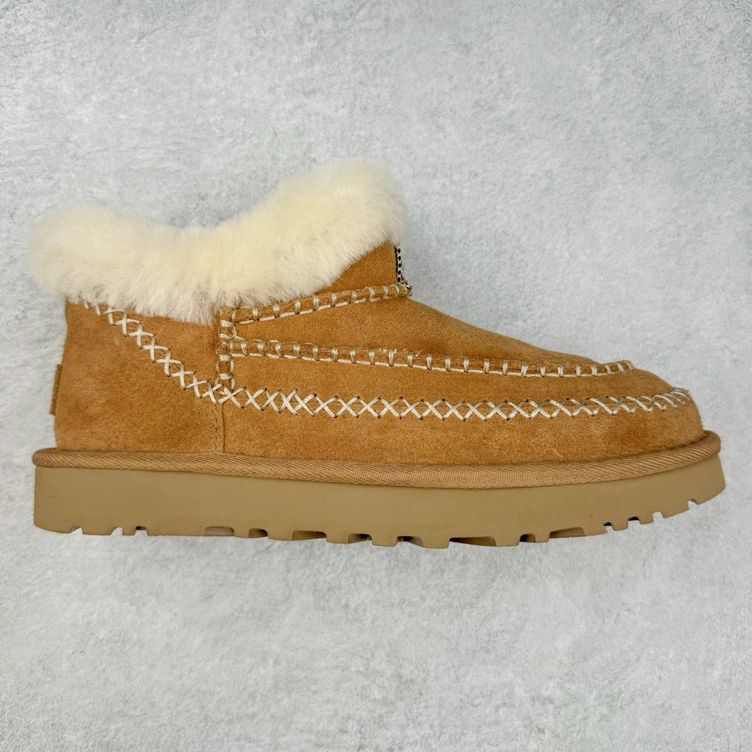 ＃K版 UGG 8224经典秋冬羊皮毛一体雪地靴 私人订单价格匠心定位 桑坡八年大厂直供 拒绝高利润 区别杀猪版本 隆丰A级澳洲进口羊皮毛一体 完全遵循ZP工艺流程 代工厂原厂版师 秉承无原鞋不开发选择 注重每一处细节 市面最正版型 TREADLITE\\\”轻翼\\\”科技外底 轻便/耐用/柔韧/桩型【售后郑重承诺】一个月内若出现重大脱胶/断底等质量问题 直接为您换新 翻毛皮鞋面 细腻亲肤再生聚酯纤维滚边 舒适易打理 保暖性佳 UGG plush™ 里衬和内底 茸软亲肤 舒适暖足 经典鞋型搭配轻盈厚底 稳稳拿捏秋冬出街时髦造型 Treadlite by UGG 轻翼大底 轻盈缓震 为双足减负 舒适轻便 助你轻松畅玩整天 尺码：35 36 37 38 39 40-选品中心