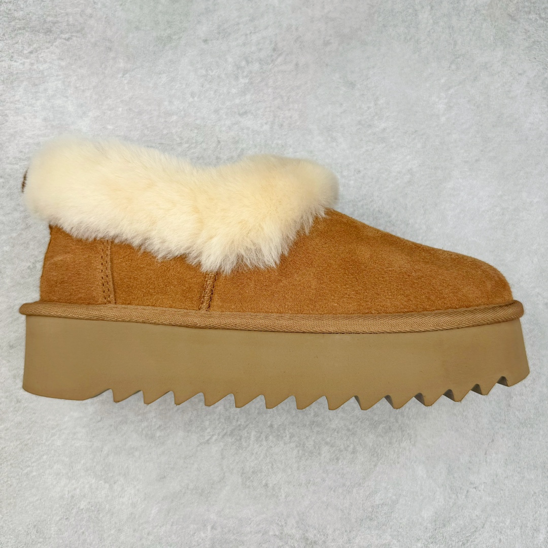 ＃K版 UGG 6733经典秋冬羊皮毛一体雪地靴 私人订单价格匠心定位 桑坡八年大厂直供 拒绝高利润 区别杀猪版本 隆丰A级澳洲进口羊皮毛一体 完全遵循ZP工艺流程 代工厂原厂版师 秉承无原鞋不开发选择 注重每一处细节 市面最正版型 TREADLITE\\\”轻翼\\\”科技外底 轻便/耐用/柔韧/桩型【售后郑重承诺】一个月内若出现重大脱胶/断底等质量问题 直接为您换新 翻毛皮鞋面 细腻亲肤再生聚酯纤维滚边 舒适易打理 保暖性佳 UGG plush™ 里衬和内底 茸软亲肤 舒适暖足 经典鞋型搭配轻盈厚底 稳稳拿捏秋冬出街时髦造型 Treadlite by UGG 轻翼大底 轻盈缓震 为双足减负 舒适轻便 助你轻松畅玩整天 尺码：35 36 37 38 39 40-选品中心