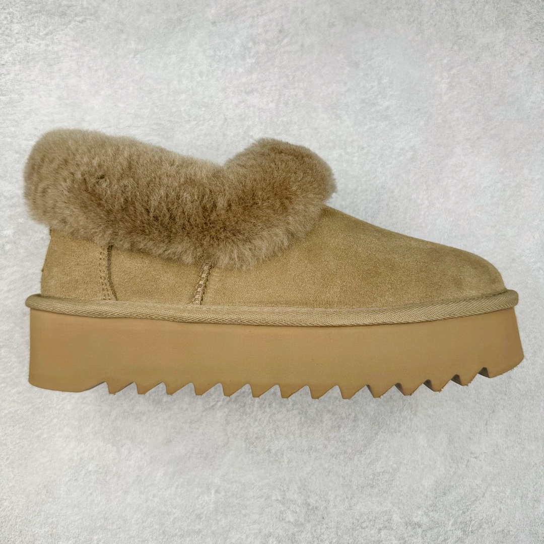 ＃K版 UGG 6733经典秋冬羊皮毛一体雪地靴 私人订单价格匠心定位 桑坡八年大厂直供 拒绝高利润 区别杀猪版本 隆丰A级澳洲进口羊皮毛一体 完全遵循ZP工艺流程 代工厂原厂版师 秉承无原鞋不开发选择 注重每一处细节 市面最正版型 TREADLITE\\\”轻翼\\\”科技外底 轻便/耐用/柔韧/桩型【售后郑重承诺】一个月内若出现重大脱胶/断底等质量问题 直接为您换新 翻毛皮鞋面 细腻亲肤再生聚酯纤维滚边 舒适易打理 保暖性佳 UGG plush™ 里衬和内底 茸软亲肤 舒适暖足 经典鞋型搭配轻盈厚底 稳稳拿捏秋冬出街时髦造型 Treadlite by UGG 轻翼大底 轻盈缓震 为双足减负 舒适轻便 助你轻松畅玩整天 尺码：35 36 37 38 39 40-选品中心