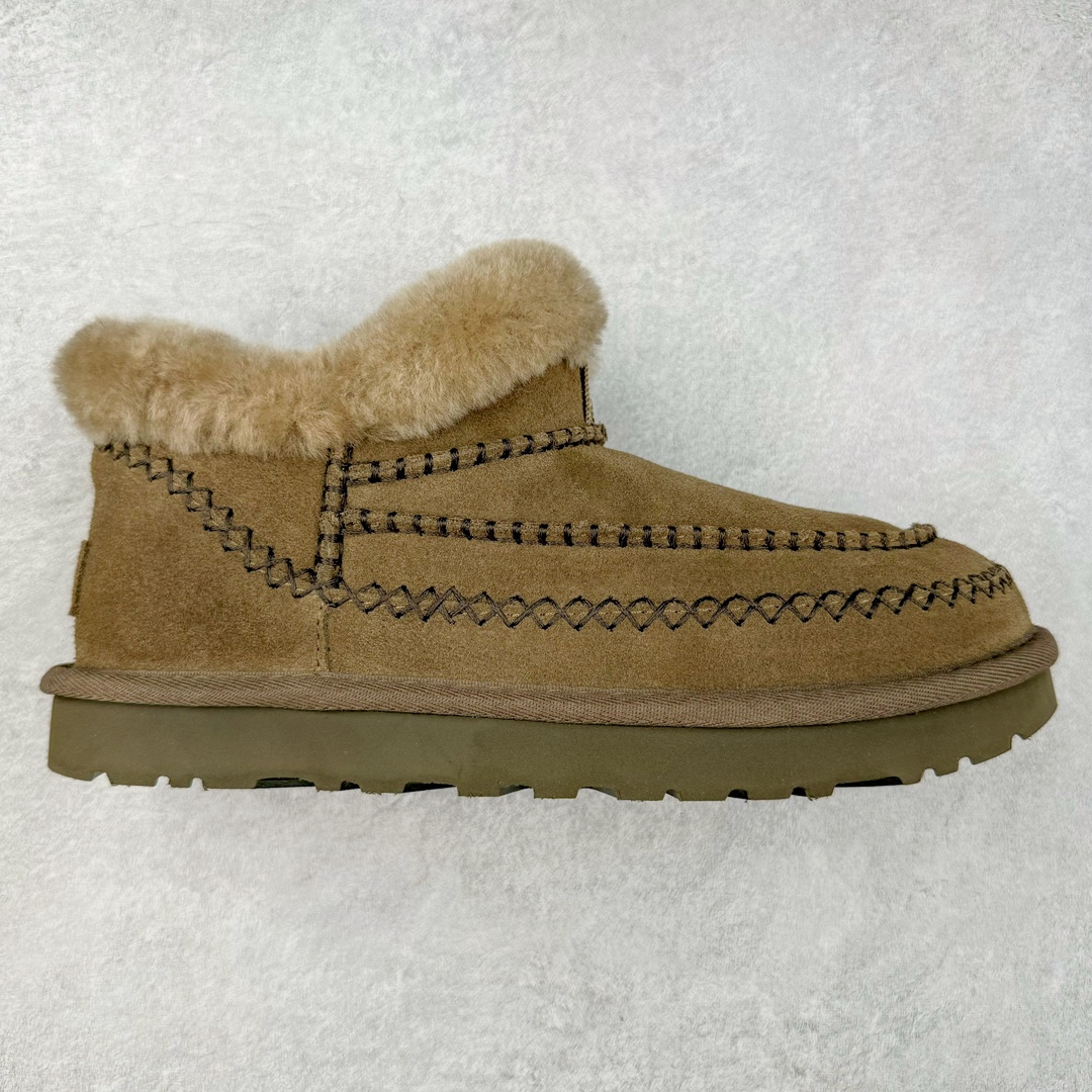 ＃K版 UGG 8224经典秋冬羊皮毛一体雪地靴 私人订单价格匠心定位 桑坡八年大厂直供 拒绝高利润 区别杀猪版本 隆丰A级澳洲进口羊皮毛一体 完全遵循ZP工艺流程 代工厂原厂版师 秉承无原鞋不开发选择 注重每一处细节 市面最正版型 TREADLITE\\\”轻翼\\\”科技外底 轻便/耐用/柔韧/桩型【售后郑重承诺】一个月内若出现重大脱胶/断底等质量问题 直接为您换新 翻毛皮鞋面 细腻亲肤再生聚酯纤维滚边 舒适易打理 保暖性佳 UGG plush™ 里衬和内底 茸软亲肤 舒适暖足 经典鞋型搭配轻盈厚底 稳稳拿捏秋冬出街时髦造型 Treadlite by UGG 轻翼大底 轻盈缓震 为双足减负 舒适轻便 助你轻松畅玩整天 尺码：35 36 37 38 39 40-选品中心