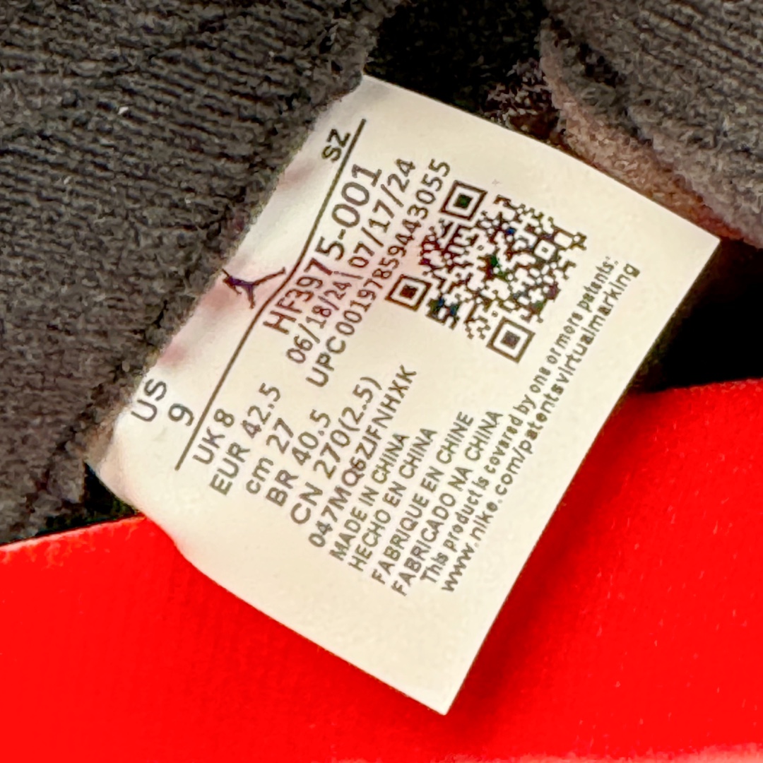 图片[21]-＃OG纯原 Air Jordan AJ5 “Black Metallic Reimagined” 黑银 HF3975-001 采用光滑的黑色磨砂革鞋面，保留了永恒的魅力，又融入了现代元素。整个鞋款将采用 3M 滚边设计，搭配白色鞋带，这一搭配灵感源自 MJ 昔日的球员专属鞋款。 鲜艳的火红色突出了鞋舌上的飞人图案和倒置在鞋舌内侧的 “ Air Jordan ” 字样，仅展现了品牌对细节的极致追求。鞋跟标签上的 “ Nike Air ” 标志采用白色，而金属银则点缀着 3M 反光鞋舌和鲨鱼齿，增添了未来感与科技感。 半透明网眼和鞋跟可见的 Air 气垫等经典功能保持不变，为穿着者带来舒适体验。中底则融入黑色斑点，为鞋身增添了一抹神秘与深邃。 尺码：40 40.5 41 42 42.5 43 44 44.5 45 46 47.5 48.5-选品中心