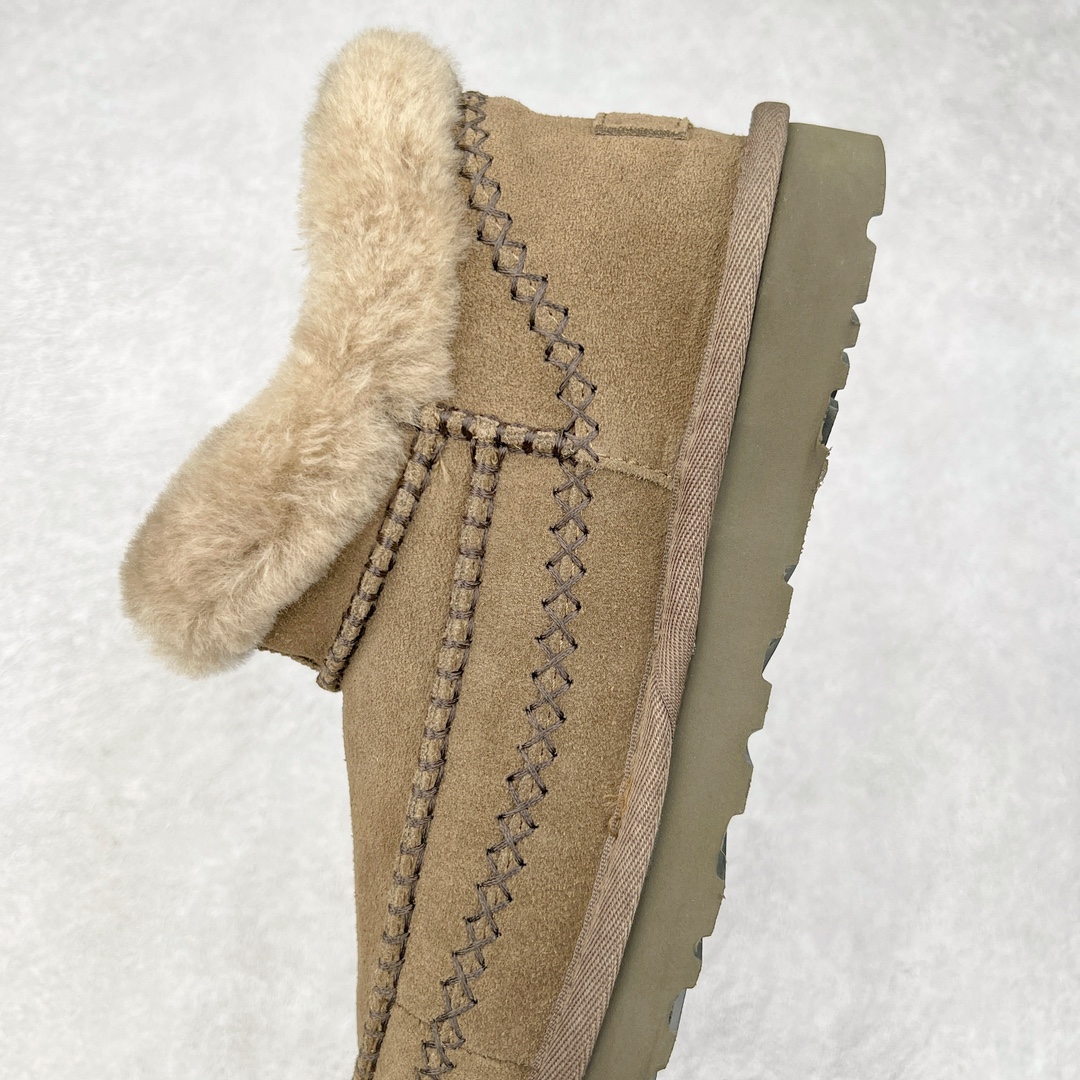 图片[7]-＃K版 UGG 8224经典秋冬羊皮毛一体雪地靴 私人订单价格匠心定位 桑坡八年大厂直供 拒绝高利润 区别杀猪版本 隆丰A级澳洲进口羊皮毛一体 完全遵循ZP工艺流程 代工厂原厂版师 秉承无原鞋不开发选择 注重每一处细节 市面最正版型 TREADLITE\\\”轻翼\\\”科技外底 轻便/耐用/柔韧/桩型【售后郑重承诺】一个月内若出现重大脱胶/断底等质量问题 直接为您换新 翻毛皮鞋面 细腻亲肤再生聚酯纤维滚边 舒适易打理 保暖性佳 UGG plush™ 里衬和内底 茸软亲肤 舒适暖足 经典鞋型搭配轻盈厚底 稳稳拿捏秋冬出街时髦造型 Treadlite by UGG 轻翼大底 轻盈缓震 为双足减负 舒适轻便 助你轻松畅玩整天 尺码：35 36 37 38 39 40-选品中心