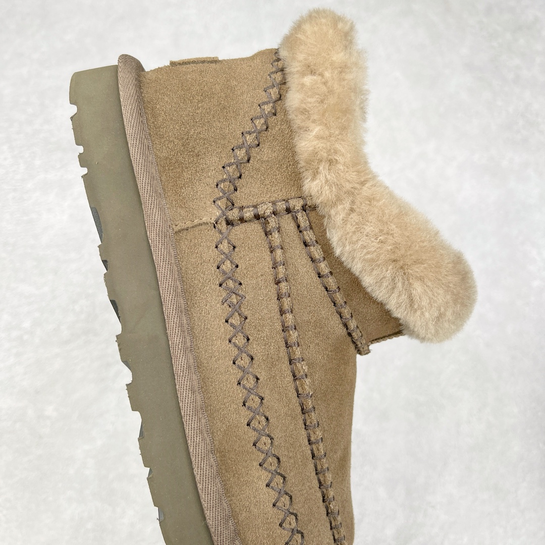 图片[6]-＃K版 UGG 8224经典秋冬羊皮毛一体雪地靴 私人订单价格匠心定位 桑坡八年大厂直供 拒绝高利润 区别杀猪版本 隆丰A级澳洲进口羊皮毛一体 完全遵循ZP工艺流程 代工厂原厂版师 秉承无原鞋不开发选择 注重每一处细节 市面最正版型 TREADLITE\\\”轻翼\\\”科技外底 轻便/耐用/柔韧/桩型【售后郑重承诺】一个月内若出现重大脱胶/断底等质量问题 直接为您换新 翻毛皮鞋面 细腻亲肤再生聚酯纤维滚边 舒适易打理 保暖性佳 UGG plush™ 里衬和内底 茸软亲肤 舒适暖足 经典鞋型搭配轻盈厚底 稳稳拿捏秋冬出街时髦造型 Treadlite by UGG 轻翼大底 轻盈缓震 为双足减负 舒适轻便 助你轻松畅玩整天 尺码：35 36 37 38 39 40-选品中心