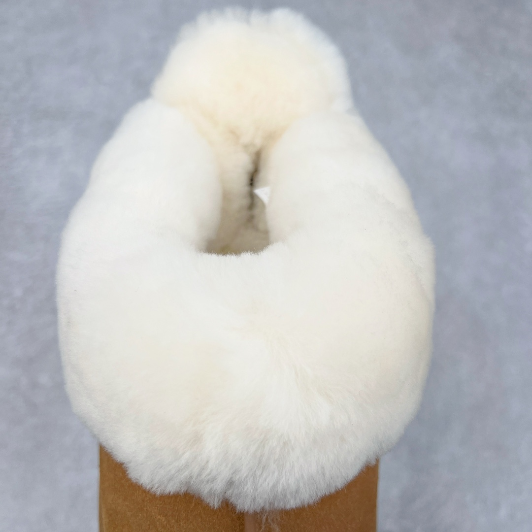 图片[5]-＃K版 UGG 2550经典秋冬羊皮毛一体雪地靴 私人订单价格匠心定位 桑坡八年大厂直供 拒绝高利润 区别杀猪版本 隆丰A级澳洲进口羊皮毛一体 完全遵循ZP工艺流程 代工厂原厂版师 秉承无原鞋不开发选择 注重每一处细节 市面最正版型 TREADLITE\\\”轻翼\\\”科技外底 轻便/耐用/柔韧/桩型【售后郑重承诺】一个月内若出现重大脱胶/断底等质量问题 直接为您换新 翻毛皮鞋面 细腻亲肤再生聚酯纤维滚边 舒适易打理 保暖性佳 UGG plush™ 里衬和内底 茸软亲肤 舒适暖足 经典鞋型搭配轻盈厚底 稳稳拿捏秋冬出街时髦造型 Treadlite by UGG 轻翼大底 轻盈缓震 为双足减负 舒适轻便 助你轻松畅玩整天 尺码：35 36 37 38 39 40-选品中心