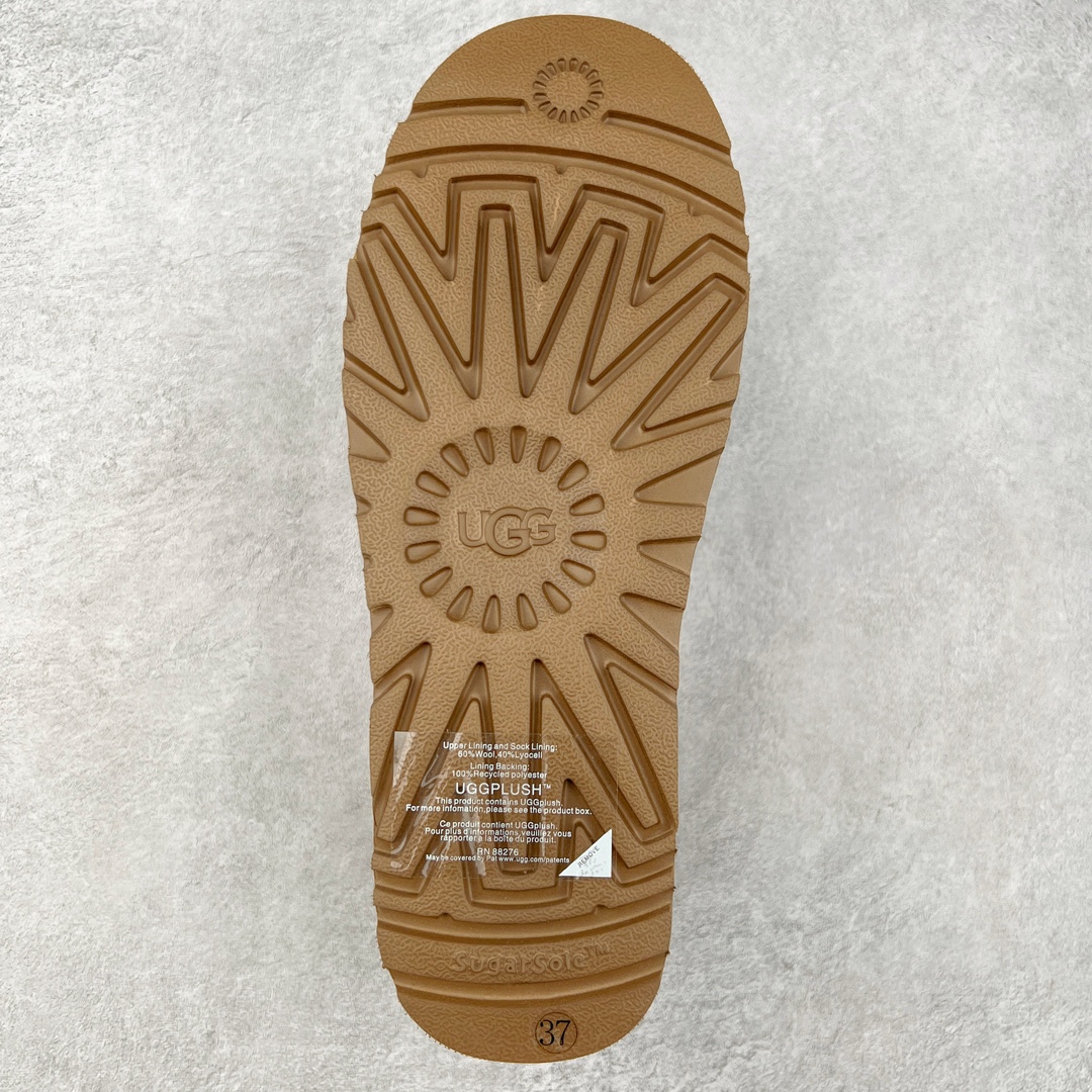 图片[9]-＃K版 UGG 5092经典秋冬羊皮毛一体雪地靴 私人订单价格匠心定位 桑坡八年大厂直供 拒绝高利润 区别杀猪版本 隆丰A级澳洲进口羊皮毛一体 完全遵循ZP工艺流程 代工厂原厂版师 秉承无原鞋不开发选择 注重每一处细节 市面最正版型 TREADLITE\\\”轻翼\\\”科技外底 轻便/耐用/柔韧/桩型【售后郑重承诺】一个月内若出现重大脱胶/断底等质量问题 直接为您换新 翻毛皮鞋面 细腻亲肤再生聚酯纤维滚边 舒适易打理 保暖性佳 UGG plush™ 里衬和内底 茸软亲肤 舒适暖足 经典鞋型搭配轻盈厚底 稳稳拿捏秋冬出街时髦造型 Treadlite by UGG 轻翼大底 轻盈缓震 为双足减负 舒适轻便 助你轻松畅玩整天 尺码：35 36 37 38 39 40-选品中心