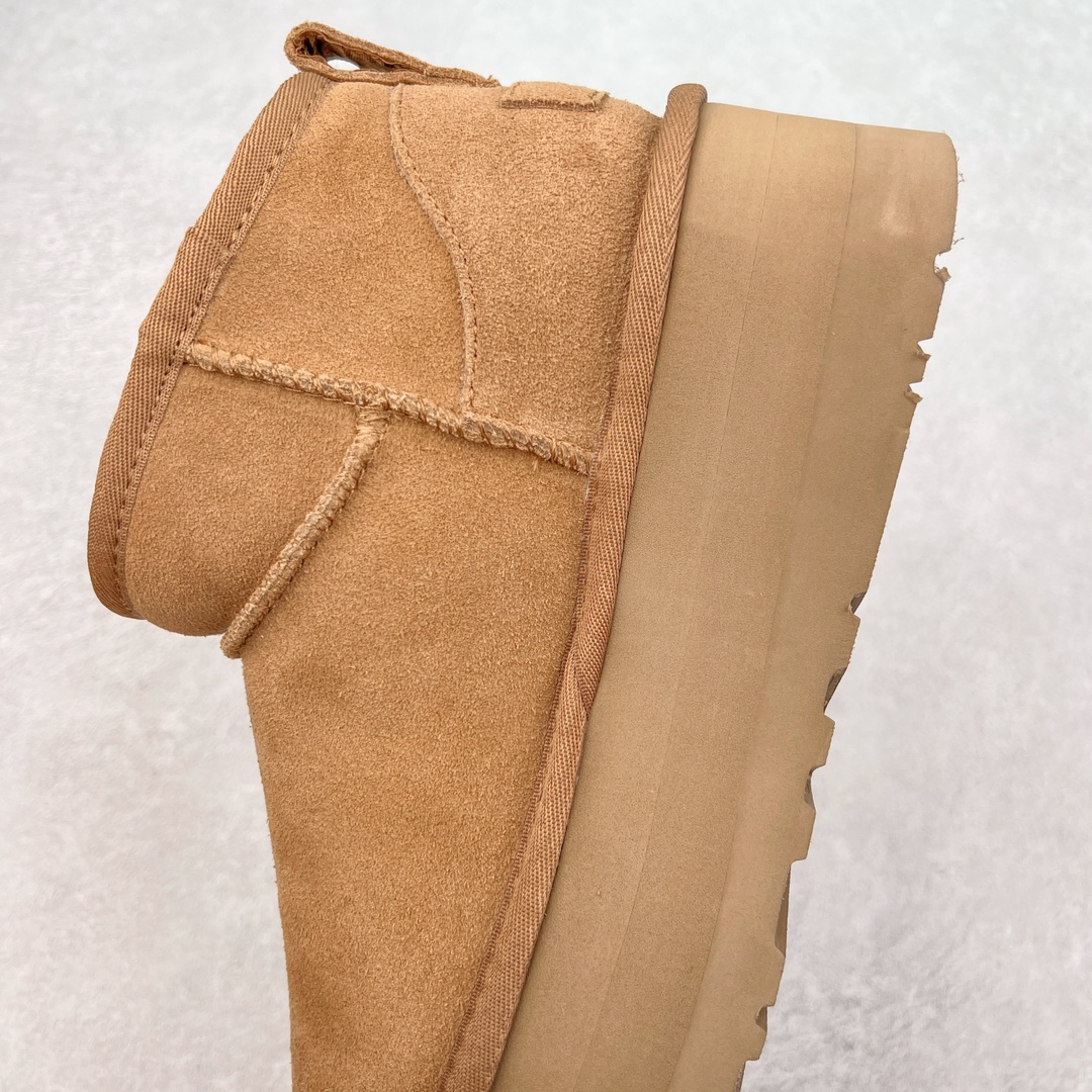 图片[6]-＃K版 UGG 5092-H经典秋冬羊皮毛一体雪地靴 私人订单价格匠心定位 桑坡八年大厂直供 拒绝高利润 区别杀猪版本 隆丰A级澳洲进口羊皮毛一体 完全遵循ZP工艺流程 代工厂原厂版师 秉承无原鞋不开发选择 注重每一处细节 市面最正版型 TREADLITE\\\”轻翼\\\”科技外底 轻便/耐用/柔韧/桩型【售后郑重承诺】一个月内若出现重大脱胶/断底等质量问题 直接为您换新 翻毛皮鞋面 细腻亲肤再生聚酯纤维滚边 舒适易打理 保暖性佳 UGG plush™ 里衬和内底 茸软亲肤 舒适暖足 经典鞋型搭配轻盈厚底 稳稳拿捏秋冬出街时髦造型 Treadlite by UGG 轻翼大底 轻盈缓震 为双足减负 舒适轻便 助你轻松畅玩整天 尺码：35 36 37 38 39 40-选品中心