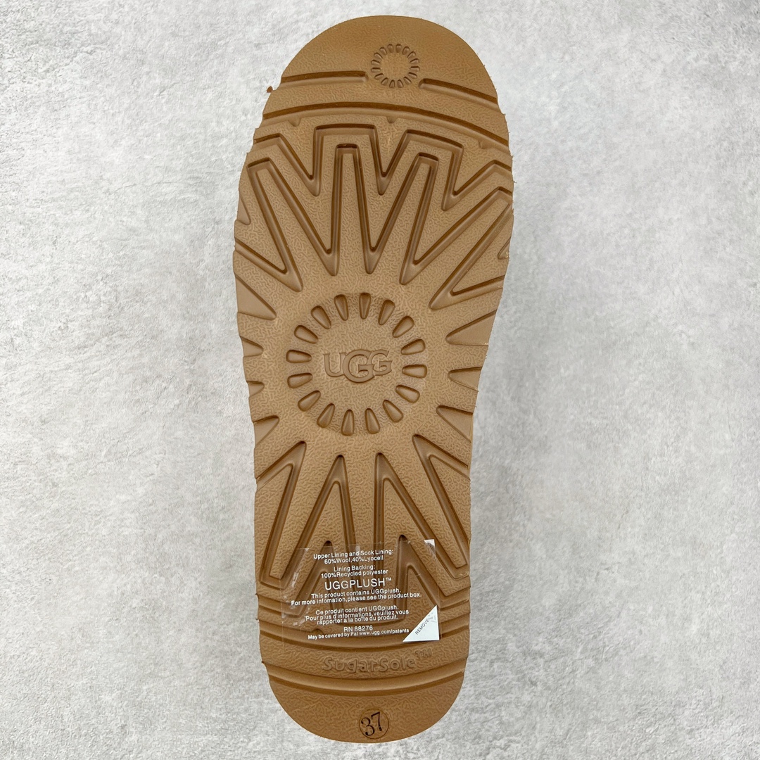 图片[9]-＃K版 UGG 5092经典秋冬羊皮毛一体雪地靴 私人订单价格匠心定位 桑坡八年大厂直供 拒绝高利润 区别杀猪版本 隆丰A级澳洲进口羊皮毛一体 完全遵循ZP工艺流程 代工厂原厂版师 秉承无原鞋不开发选择 注重每一处细节 市面最正版型 TREADLITE\\\”轻翼\\\”科技外底 轻便/耐用/柔韧/桩型【售后郑重承诺】一个月内若出现重大脱胶/断底等质量问题 直接为您换新 翻毛皮鞋面 细腻亲肤再生聚酯纤维滚边 舒适易打理 保暖性佳 UGG plush™ 里衬和内底 茸软亲肤 舒适暖足 经典鞋型搭配轻盈厚底 稳稳拿捏秋冬出街时髦造型 Treadlite by UGG 轻翼大底 轻盈缓震 为双足减负 舒适轻便 助你轻松畅玩整天 尺码：35 36 37 38 39 40-选品中心