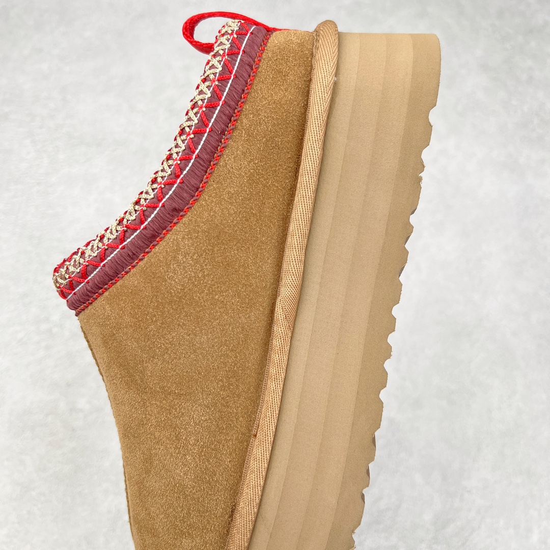 图片[7]-＃K版 UGG 2553经典秋冬羊皮毛一体雪地靴 私人订单价格匠心定位 桑坡八年大厂直供 拒绝高利润 区别杀猪版本 隆丰A级澳洲进口羊皮毛一体 完全遵循ZP工艺流程 代工厂原厂版师 秉承无原鞋不开发选择 注重每一处细节 市面最正版型 TREADLITE\\\”轻翼\\\”科技外底 轻便/耐用/柔韧/桩型【售后郑重承诺】一个月内若出现重大脱胶/断底等质量问题 直接为您换新 翻毛皮鞋面 细腻亲肤再生聚酯纤维滚边 舒适易打理 保暖性佳 UGG plush™ 里衬和内底 茸软亲肤 舒适暖足 经典鞋型搭配轻盈厚底 稳稳拿捏秋冬出街时髦造型 Treadlite by UGG 轻翼大底 轻盈缓震 为双足减负 舒适轻便 助你轻松畅玩整天 尺码：35 36 37 38 39 40-选品中心