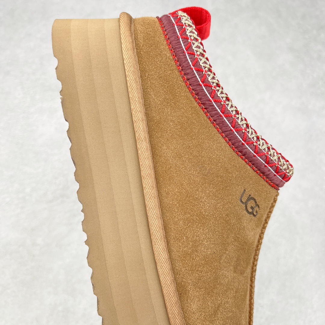 图片[6]-＃K版 UGG 2553经典秋冬羊皮毛一体雪地靴 私人订单价格匠心定位 桑坡八年大厂直供 拒绝高利润 区别杀猪版本 隆丰A级澳洲进口羊皮毛一体 完全遵循ZP工艺流程 代工厂原厂版师 秉承无原鞋不开发选择 注重每一处细节 市面最正版型 TREADLITE\\\”轻翼\\\”科技外底 轻便/耐用/柔韧/桩型【售后郑重承诺】一个月内若出现重大脱胶/断底等质量问题 直接为您换新 翻毛皮鞋面 细腻亲肤再生聚酯纤维滚边 舒适易打理 保暖性佳 UGG plush™ 里衬和内底 茸软亲肤 舒适暖足 经典鞋型搭配轻盈厚底 稳稳拿捏秋冬出街时髦造型 Treadlite by UGG 轻翼大底 轻盈缓震 为双足减负 舒适轻便 助你轻松畅玩整天 尺码：35 36 37 38 39 40-选品中心