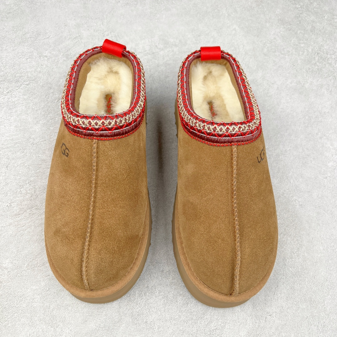 图片[2]-＃K版 UGG 2553经典秋冬羊皮毛一体雪地靴 私人订单价格匠心定位 桑坡八年大厂直供 拒绝高利润 区别杀猪版本 隆丰A级澳洲进口羊皮毛一体 完全遵循ZP工艺流程 代工厂原厂版师 秉承无原鞋不开发选择 注重每一处细节 市面最正版型 TREADLITE\\\”轻翼\\\”科技外底 轻便/耐用/柔韧/桩型【售后郑重承诺】一个月内若出现重大脱胶/断底等质量问题 直接为您换新 翻毛皮鞋面 细腻亲肤再生聚酯纤维滚边 舒适易打理 保暖性佳 UGG plush™ 里衬和内底 茸软亲肤 舒适暖足 经典鞋型搭配轻盈厚底 稳稳拿捏秋冬出街时髦造型 Treadlite by UGG 轻翼大底 轻盈缓震 为双足减负 舒适轻便 助你轻松畅玩整天 尺码：35 36 37 38 39 40-选品中心