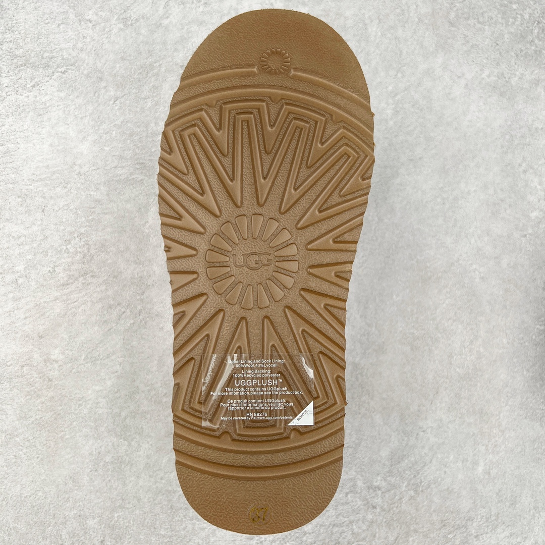 图片[9]-＃K版 UGG 2553经典秋冬羊皮毛一体雪地靴 私人订单价格匠心定位 桑坡八年大厂直供 拒绝高利润 区别杀猪版本 隆丰A级澳洲进口羊皮毛一体 完全遵循ZP工艺流程 代工厂原厂版师 秉承无原鞋不开发选择 注重每一处细节 市面最正版型 TREADLITE\\\”轻翼\\\”科技外底 轻便/耐用/柔韧/桩型【售后郑重承诺】一个月内若出现重大脱胶/断底等质量问题 直接为您换新 翻毛皮鞋面 细腻亲肤再生聚酯纤维滚边 舒适易打理 保暖性佳 UGG plush™ 里衬和内底 茸软亲肤 舒适暖足 经典鞋型搭配轻盈厚底 稳稳拿捏秋冬出街时髦造型 Treadlite by UGG 轻翼大底 轻盈缓震 为双足减负 舒适轻便 助你轻松畅玩整天 尺码：35 36 37 38 39 40-选品中心