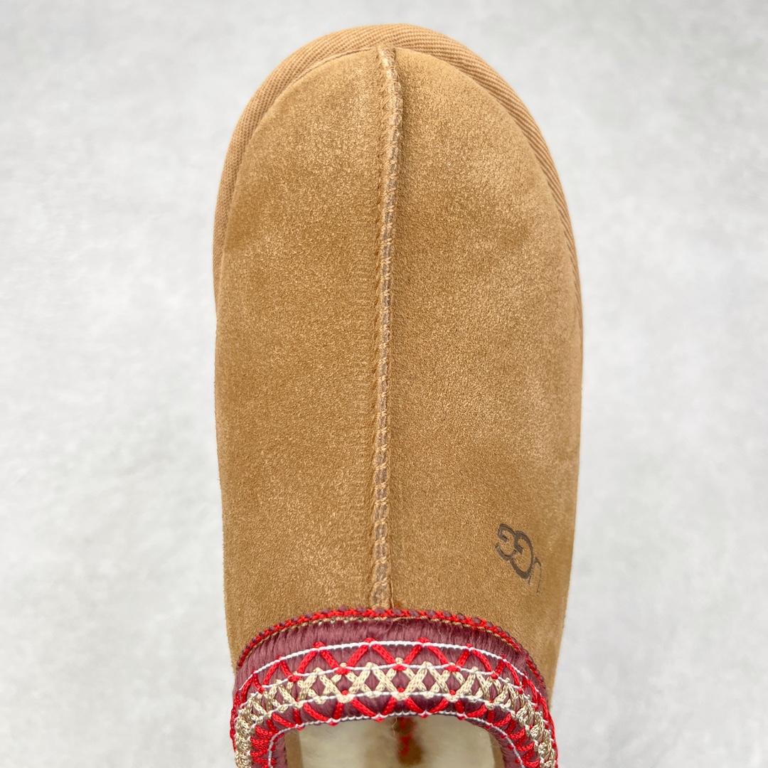 图片[4]-＃K版 UGG 2553经典秋冬羊皮毛一体雪地靴 私人订单价格匠心定位 桑坡八年大厂直供 拒绝高利润 区别杀猪版本 隆丰A级澳洲进口羊皮毛一体 完全遵循ZP工艺流程 代工厂原厂版师 秉承无原鞋不开发选择 注重每一处细节 市面最正版型 TREADLITE\\\”轻翼\\\”科技外底 轻便/耐用/柔韧/桩型【售后郑重承诺】一个月内若出现重大脱胶/断底等质量问题 直接为您换新 翻毛皮鞋面 细腻亲肤再生聚酯纤维滚边 舒适易打理 保暖性佳 UGG plush™ 里衬和内底 茸软亲肤 舒适暖足 经典鞋型搭配轻盈厚底 稳稳拿捏秋冬出街时髦造型 Treadlite by UGG 轻翼大底 轻盈缓震 为双足减负 舒适轻便 助你轻松畅玩整天 尺码：35 36 37 38 39 40-选品中心