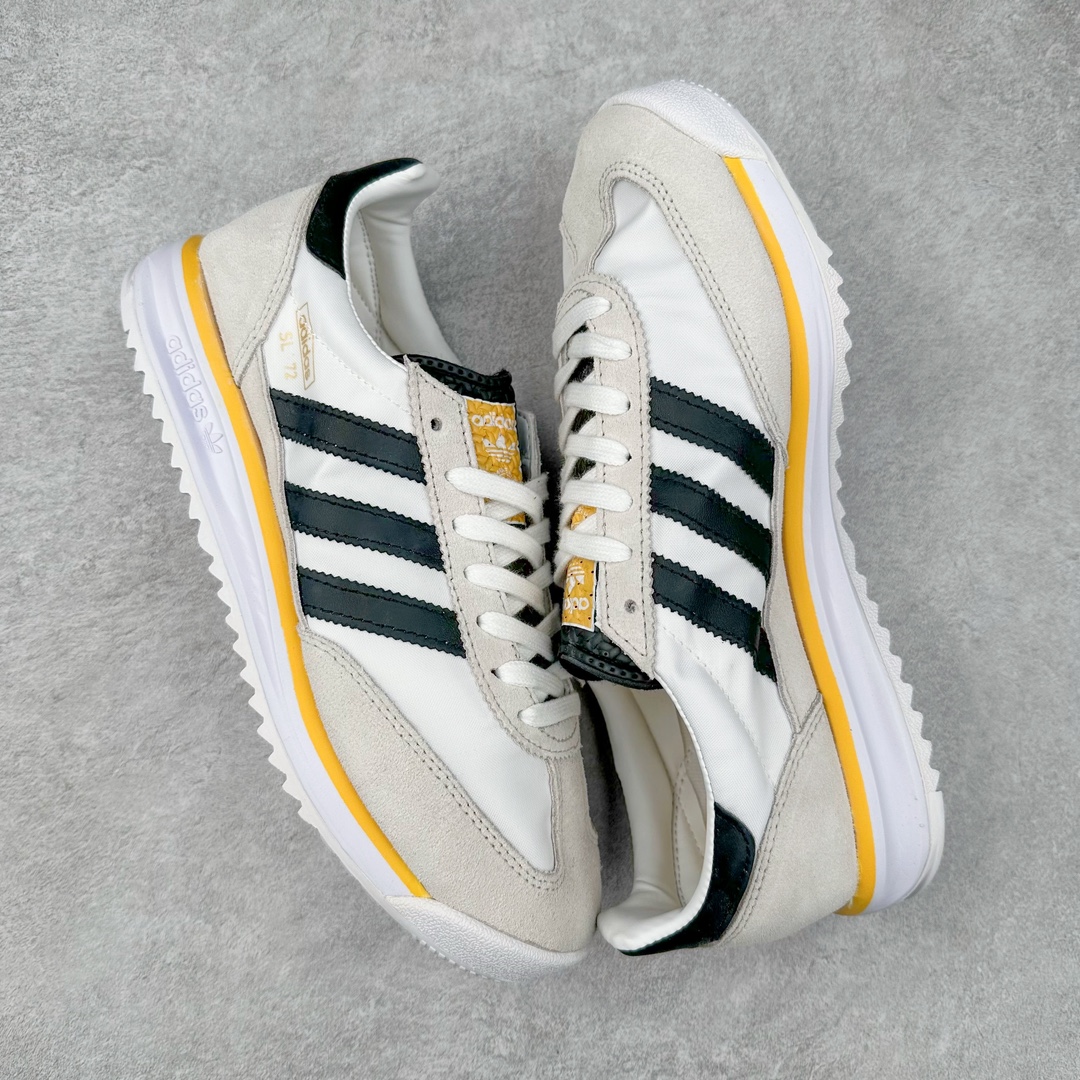 图片[3]-AD SL72 RS系列德训足球风百搭低帮休闲运动板鞋 IH4823 阿迪达斯Originals推出复古「T头鞋」造型的SL72鞋款复刻，有男女两款可选。男生款为SL72RS，鞋型挺立饱满，鞋底增加高度，采用麂皮与布面制作，符合复古氛围；女生款为SL72OGW，致敬经典款式，鞋身纤细，还原70年代设计，以绿色呈现，点缀金色细节。多款配色可选。「T 头鞋」这两年有多火大家见到了吧？明星、穿搭博主几乎人手一双，凭借复古味的外观，以及亲民的价格，同样成为了不少球鞋玩家日常上脚首选。近日 adidas Originals 将有「T 头鞋」造型的诞生于 1972 年的 SL72 鞋款复刻带回，各位买鞋又有新选择了。1972 年 SL72 问世后，引领了后来阿迪达斯的跑鞋发展方向，其中「SL」代表了 Super Light，彰显了产品轻便的特性。1972 年 SL72 问世后，引领了后来阿迪达斯的跑鞋发展方向，其中「SL」代表了 Super Light，彰显了产品轻便的特性。这次 adidas Originals 延续其轻质经典的基因，带来男女两款 SL72。男生款带来 SL72 RS 鞋型，RS 意为 Reshaped（重塑），鞋款在保留了经典的外观基础上，在尼龙材质里增加了填充物，使鞋型更加挺立和饱满，鞋头则更加圆润，鞋底的 EVA 材质则增加了鞋款的高度。女生款则带来 SL72 OG W 鞋型，OG 顾名思义则是致敬经典款式，相较于 RS（Reshaped）鞋款，鞋身更加纤细，其整体鞋身轮廓、线条、细节、材质上尊崇 70 年代 SL72 的设计，还原经典味道。尺码：36 36⅔ 37⅓ 38 38⅔ 39⅓ 40 40⅔ 41⅓ 42 42⅔ 43⅓ 44 44⅔ 45-选品中心