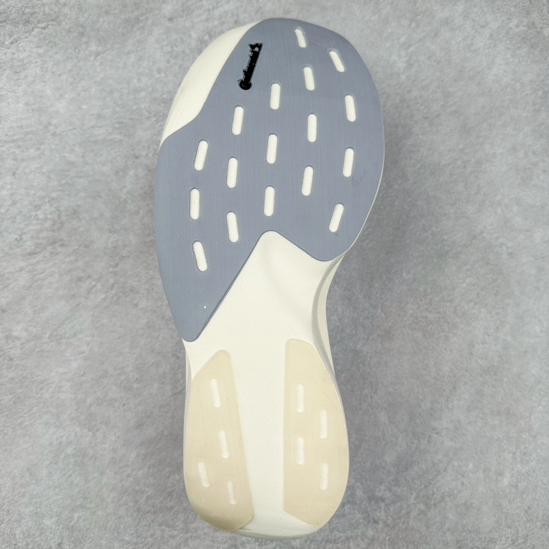 图片[9]-AD Adizero Eva SL M 零度进化版系列低帮轻便透气竞速休闲运动慢跑鞋 JH6206 相信大家对去年 adidas 横空出世的「顶级超跑」adiZero Adios Pro EVO 1 记忆犹新！不仅登顶阿迪史上最轻跑鞋宝座，更在接下来的全球马拉松赛事中，持续书写着惊人成绩，被网友戏称新一代「阿迪神鞋」全网刷屏！极简设计语言与强烈速度感和存在感的鞋侧三线，让人过目不忘，特别种草！其中定位于中长跑训练的 adidas Adizero Evo SL，整体外观造型与 adiZero Adios Pro EVO 1 非常相似。中底配置方面搭载全掌 Lightstrike Pro，鞋面采用透气网面示人，契合日常训练鞋的定位，更加耐用。外底给到了马牌橡胶，及类似上代竞速旗舰 adidas Adizero Adios Pro 3 区域分布。整体看下来无论是外观的鲜明辨识度，还是配置的扎实程度都很顶。尺码：36 36⅔ 37⅓ 38 38⅔ 39⅓ 40 40⅔ 41⅓ 42 42⅔ 43⅓ 44 45-选品中心