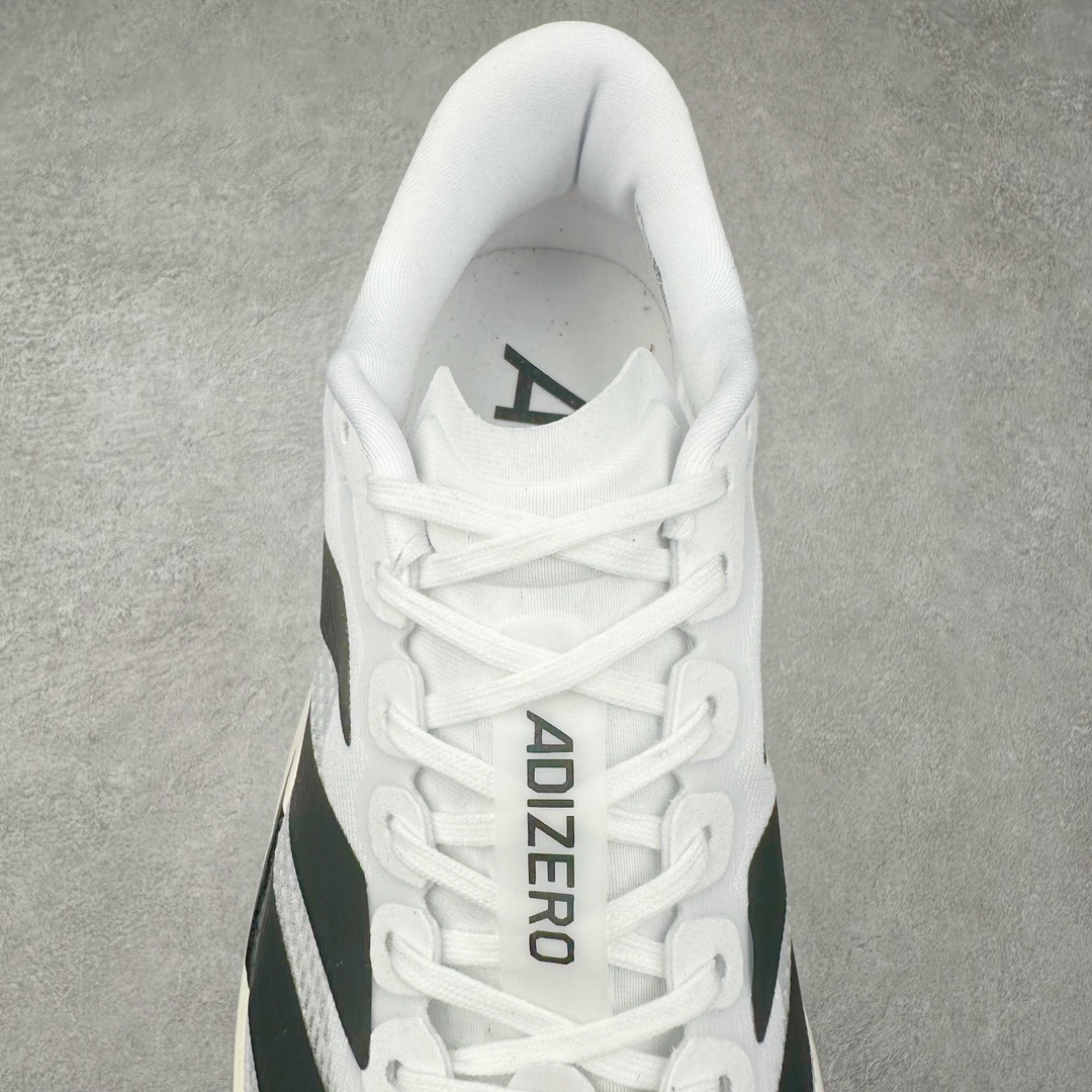 图片[5]-AD Adizero Eva SL M 零度进化版系列低帮轻便透气竞速休闲运动慢跑鞋 JH6206 相信大家对去年 adidas 横空出世的「顶级超跑」adiZero Adios Pro EVO 1 记忆犹新！不仅登顶阿迪史上最轻跑鞋宝座，更在接下来的全球马拉松赛事中，持续书写着惊人成绩，被网友戏称新一代「阿迪神鞋」全网刷屏！极简设计语言与强烈速度感和存在感的鞋侧三线，让人过目不忘，特别种草！其中定位于中长跑训练的 adidas Adizero Evo SL，整体外观造型与 adiZero Adios Pro EVO 1 非常相似。中底配置方面搭载全掌 Lightstrike Pro，鞋面采用透气网面示人，契合日常训练鞋的定位，更加耐用。外底给到了马牌橡胶，及类似上代竞速旗舰 adidas Adizero Adios Pro 3 区域分布。整体看下来无论是外观的鲜明辨识度，还是配置的扎实程度都很顶。尺码：36 36⅔ 37⅓ 38 38⅔ 39⅓ 40 40⅔ 41⅓ 42 42⅔ 43⅓ 44 45-选品中心